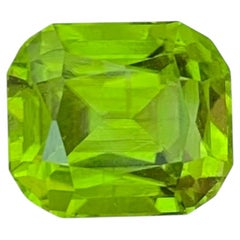 4.65 Carat Natural Loose Peridot Cushion Cut Gemstone (péridot en vrac, taille coussin)