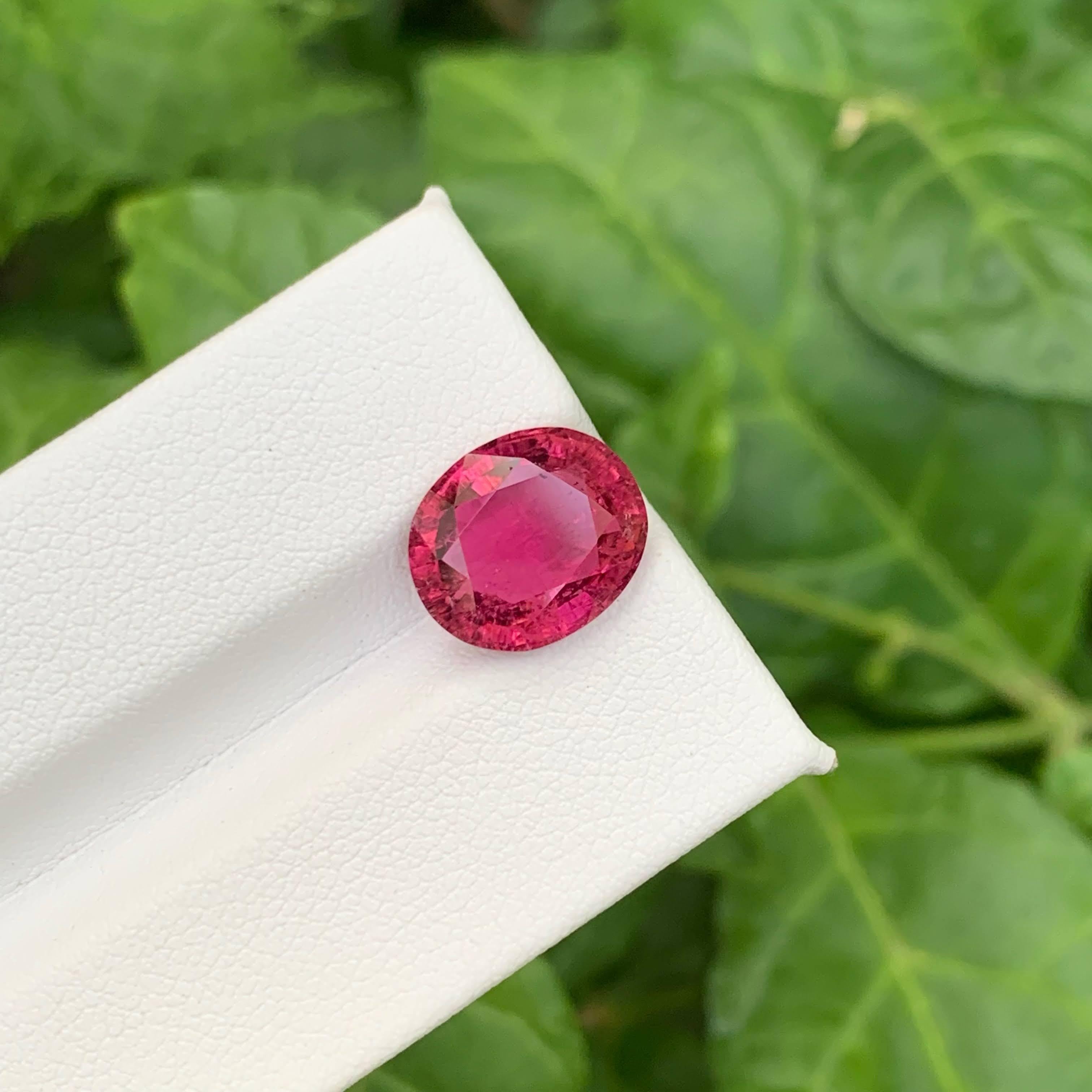 Taille ovale 4.65 Carat Natural Loose Rubellite Tourmaline Stone Oval Cut Afghan Gemstone (pierre précieuse afghane) en vente