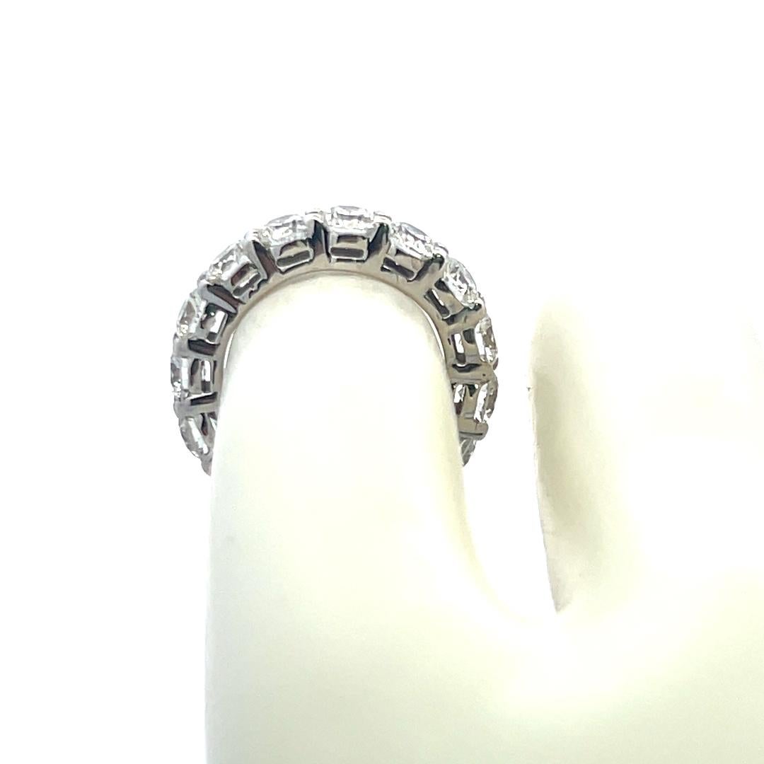 Anello a fascia per l'eternità in oro bianco 14 carati da 4,65 carati con diamante tondo brillante G VS in vendita 5
