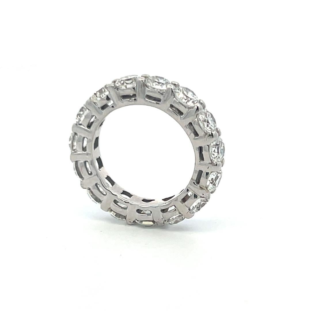 Anello a fascia per l'eternità in oro bianco 14 carati da 4,65 carati con diamante tondo brillante G VS in vendita 1