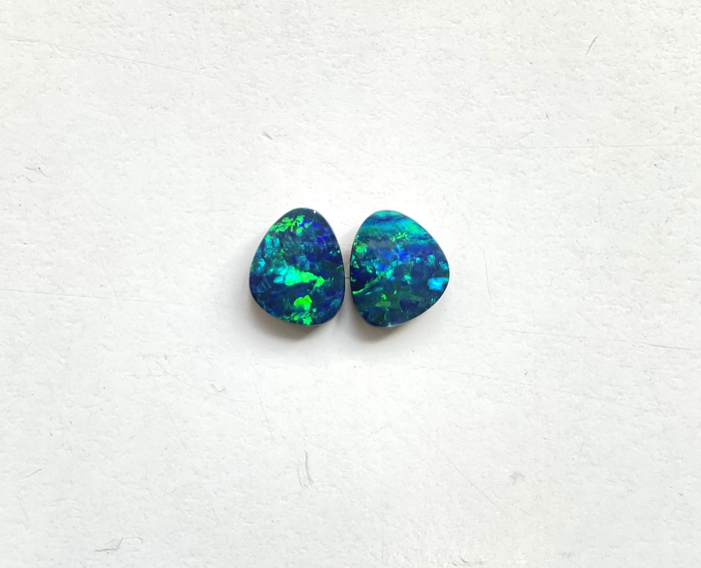 Women's or Men's 4.65 Carats Australian Opal Pair Royal Green Flash with blue play of color Gem For Sale