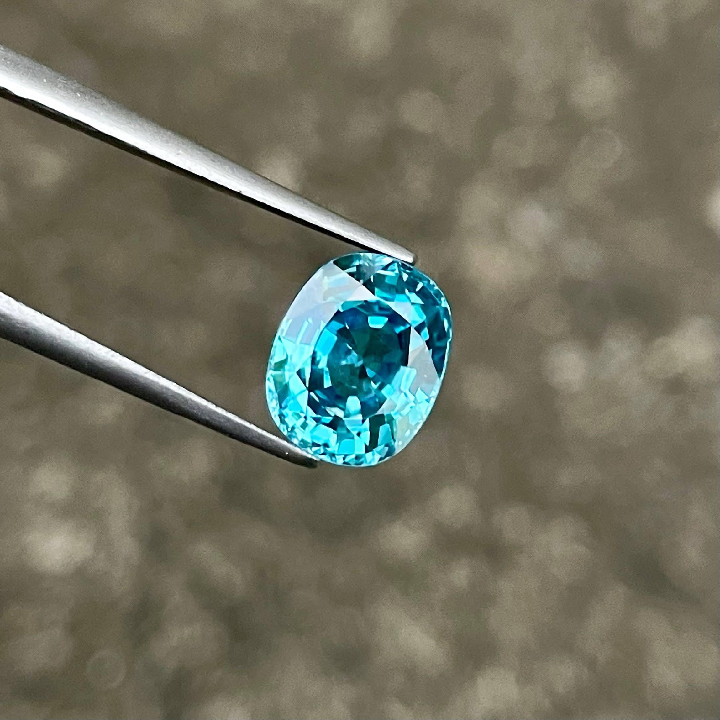 4.65 carats Blue Zircon Stone Cushion Cut Natural Cambodian Gemstone In New Condition For Sale In Bangkok, TH