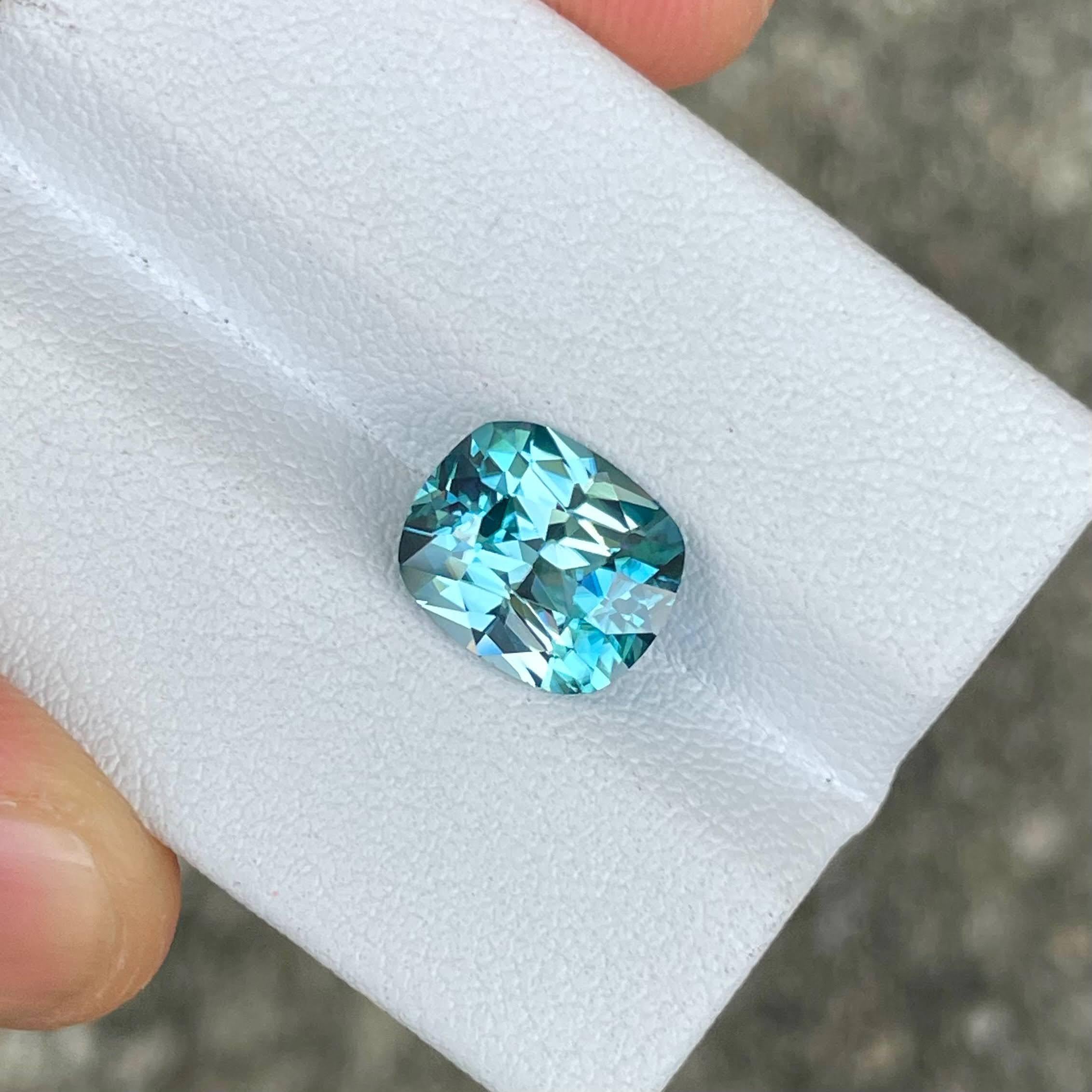 Taille coussin Zircon bleu taille coussin, pierre précieuse naturelle du Cambodge de 4.65 carats