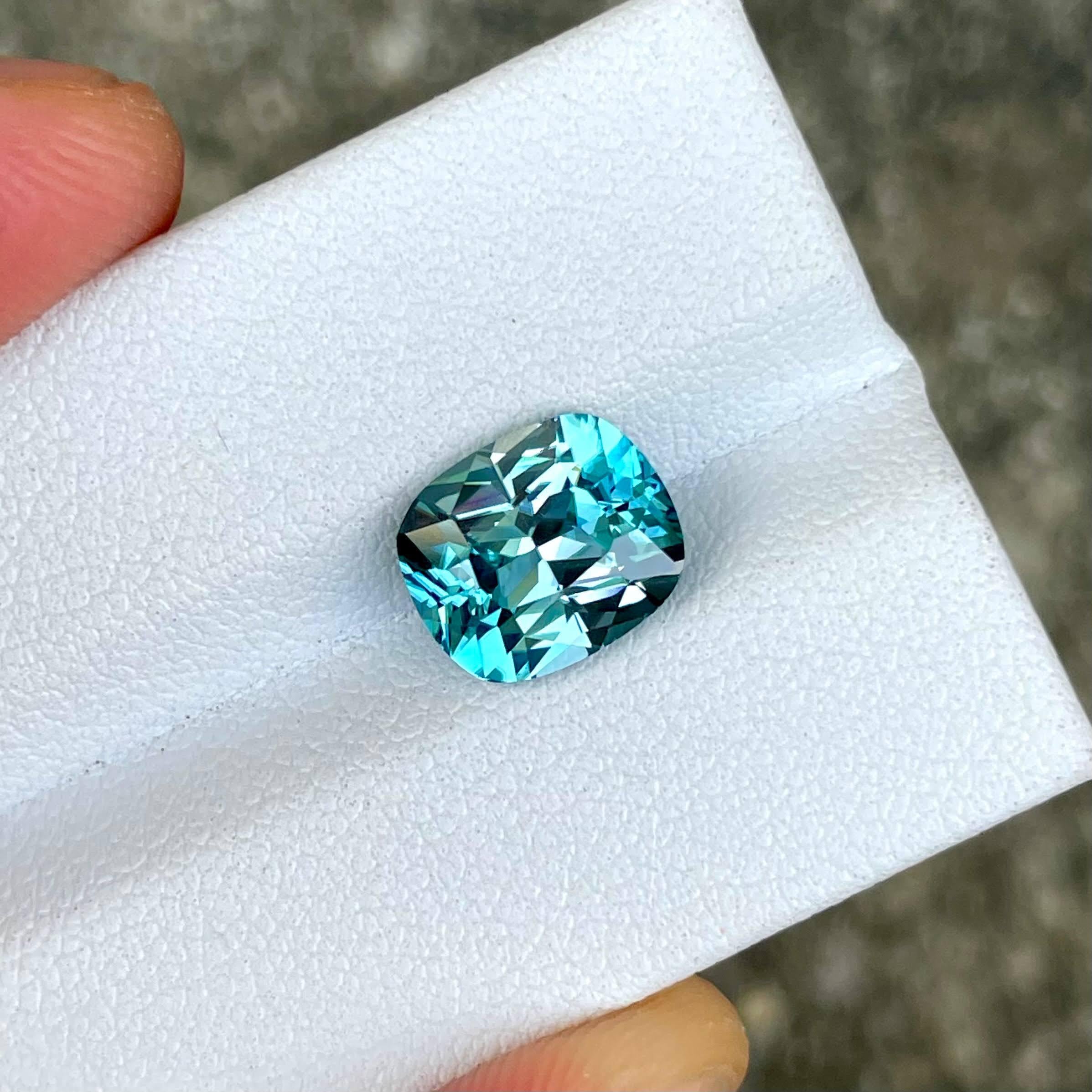 Zircon bleu taille coussin, pierre précieuse naturelle du Cambodge de 4.65 carats Neuf à Bangkok, TH