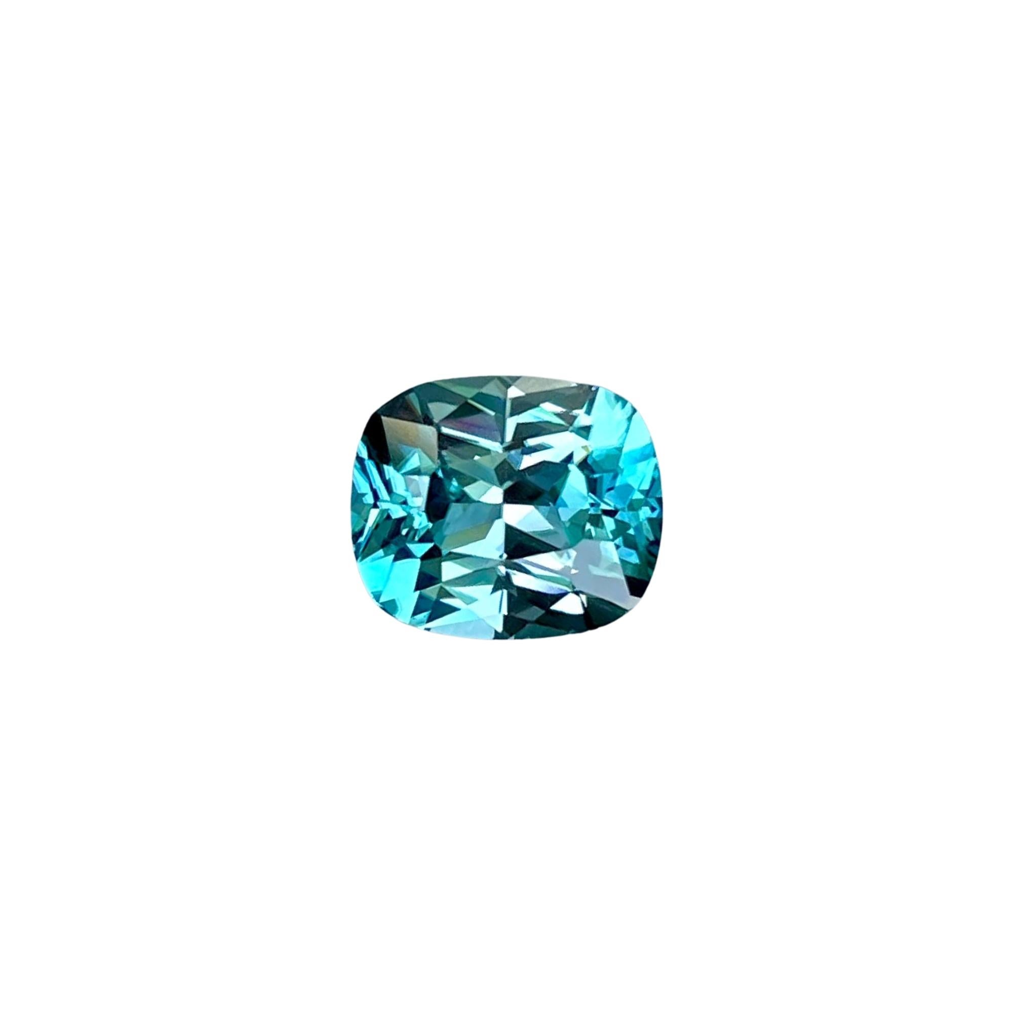 Zircon bleu taille coussin, pierre précieuse naturelle du Cambodge de 4.65 carats 3