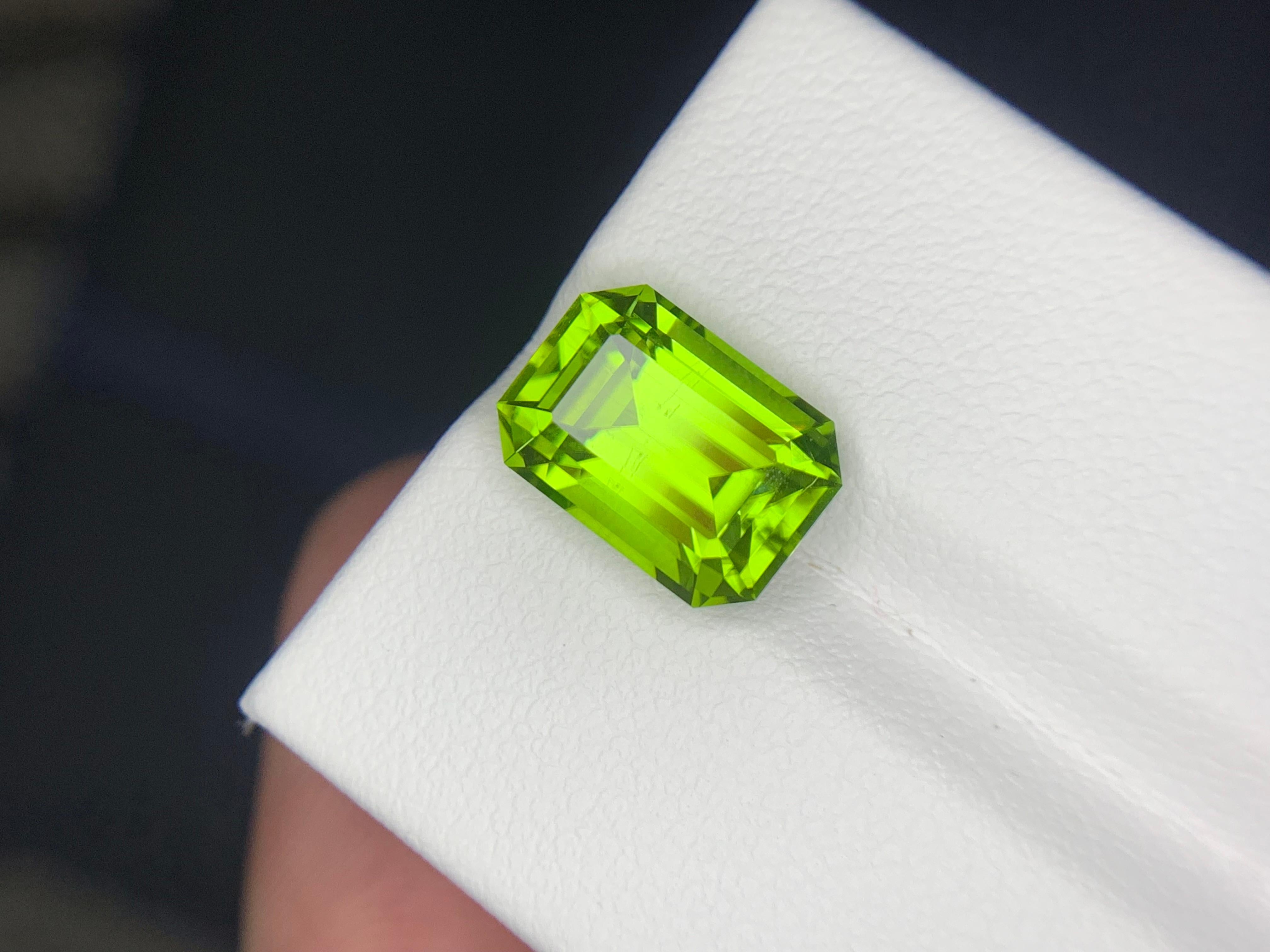4.65 Carats Natural Loose Peridot Gemstone Emerald Cut (pierre précieuse de péridot en vrac, taille émeraude) en vente 4