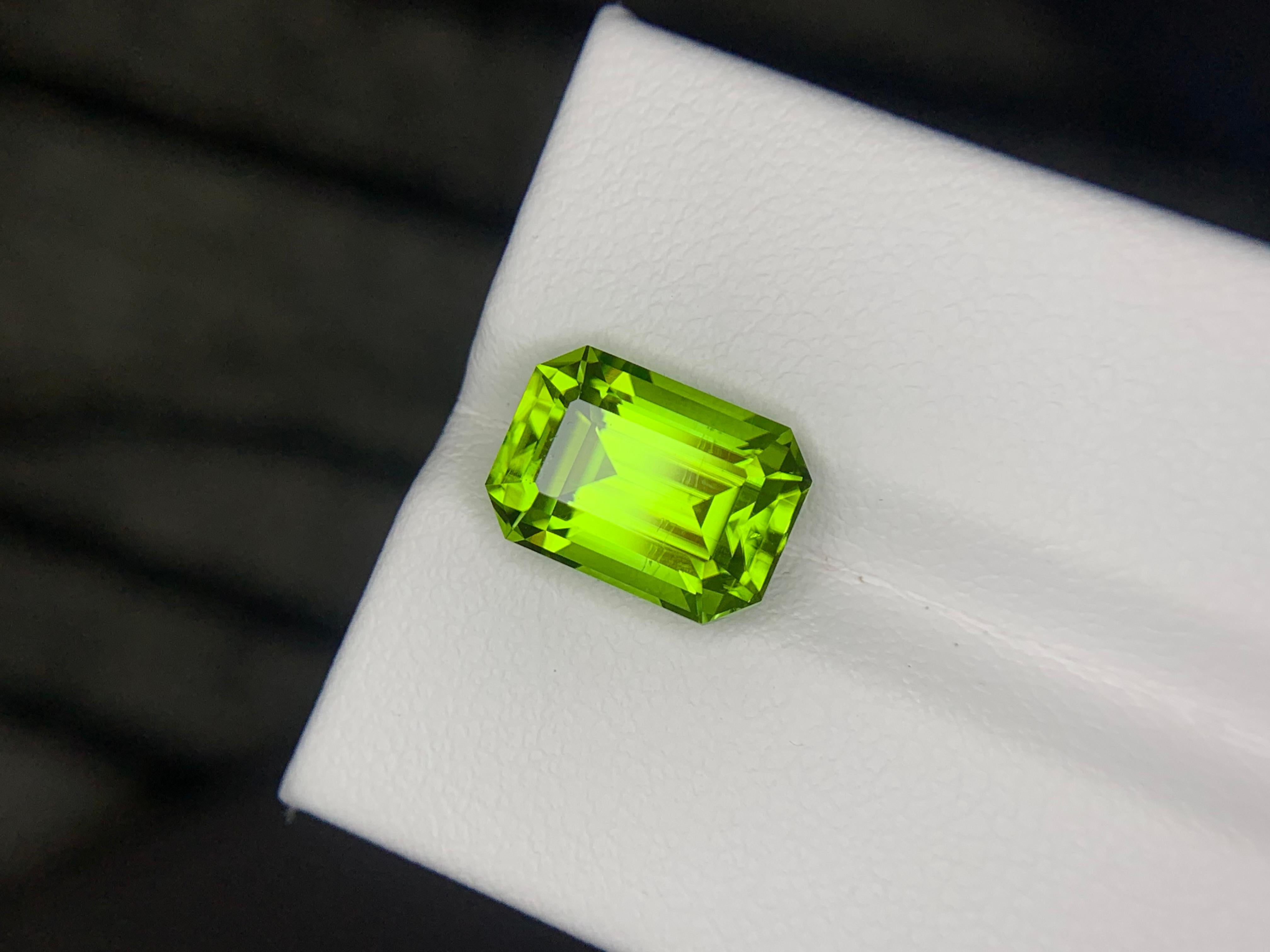4.65 Carats Natural Loose Peridot Gemstone Emerald Cut (pierre précieuse de péridot en vrac, taille émeraude) en vente 7