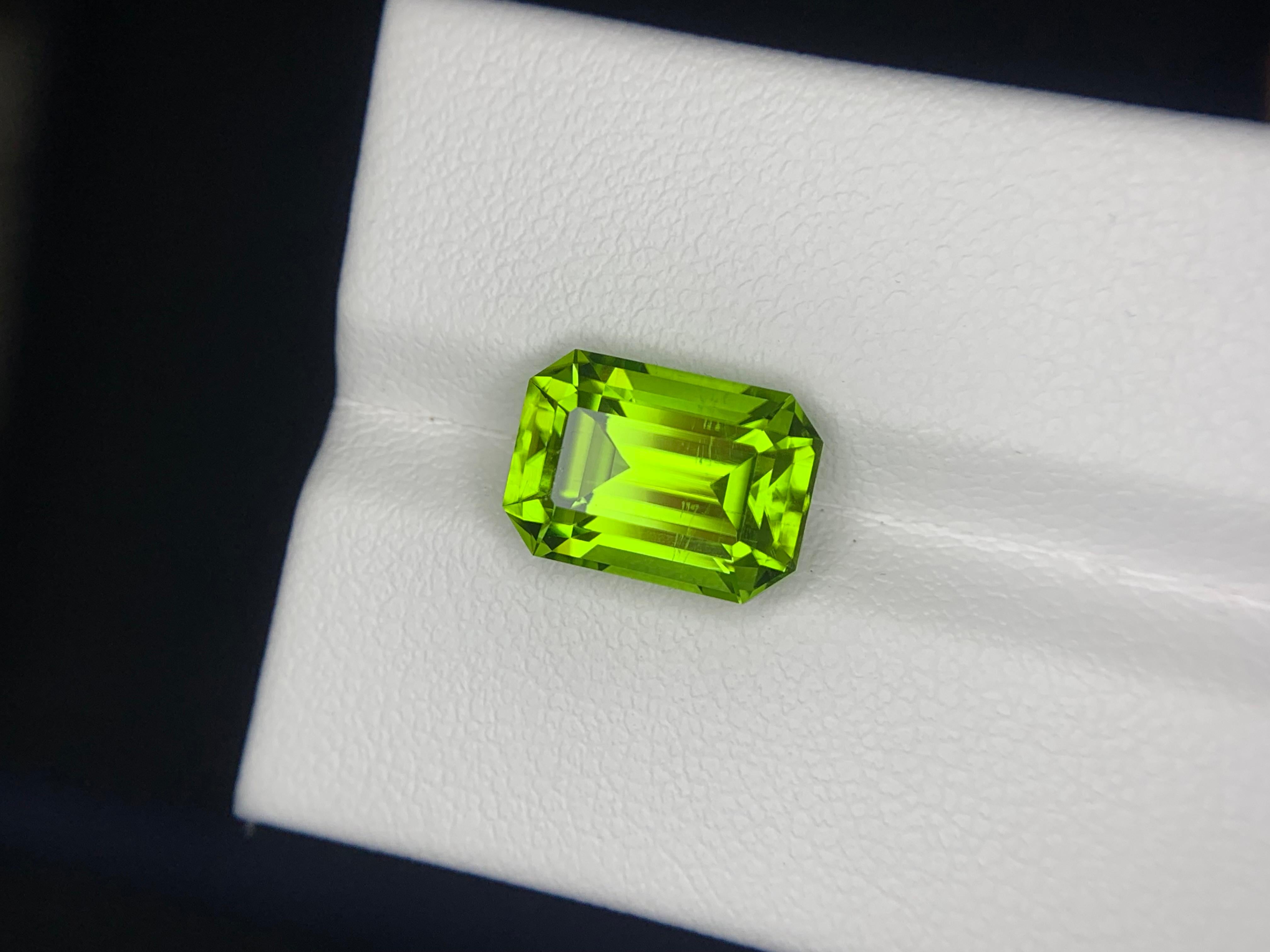 4.65 Carats Natural Loose Peridot Gemstone Emerald Cut (pierre précieuse de péridot en vrac, taille émeraude) en vente 12
