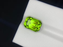 4.65 Carats Natural Loose Peridot Gemstone Emerald Cut