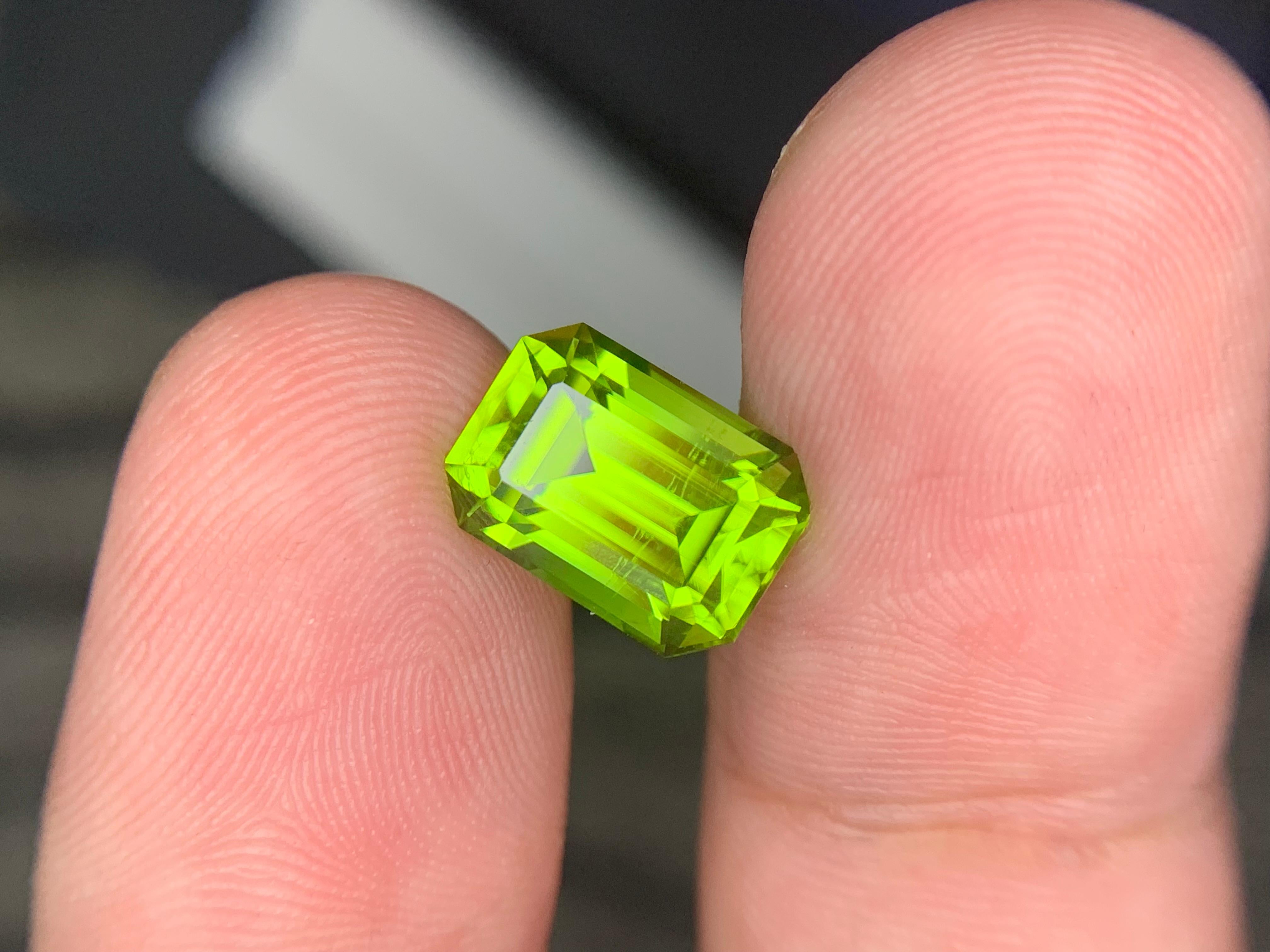 Taille émeraude 4.65 Carats Natural Loose Peridot Gemstone Emerald Cut (pierre précieuse de péridot en vrac, taille émeraude) en vente