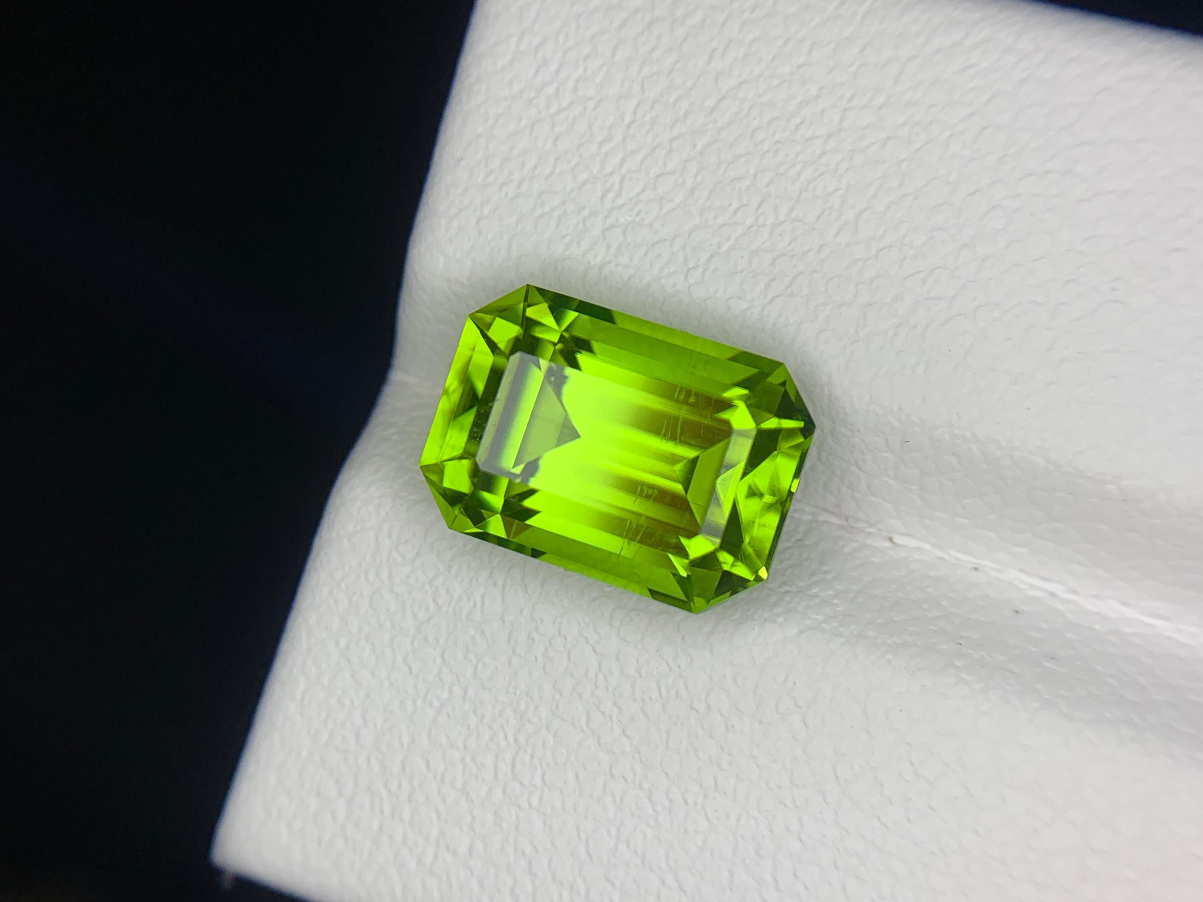 4.65 Carats Natural Loose Peridot Gemstone Emerald Cut (pierre précieuse de péridot en vrac, taille émeraude) Unisexe en vente