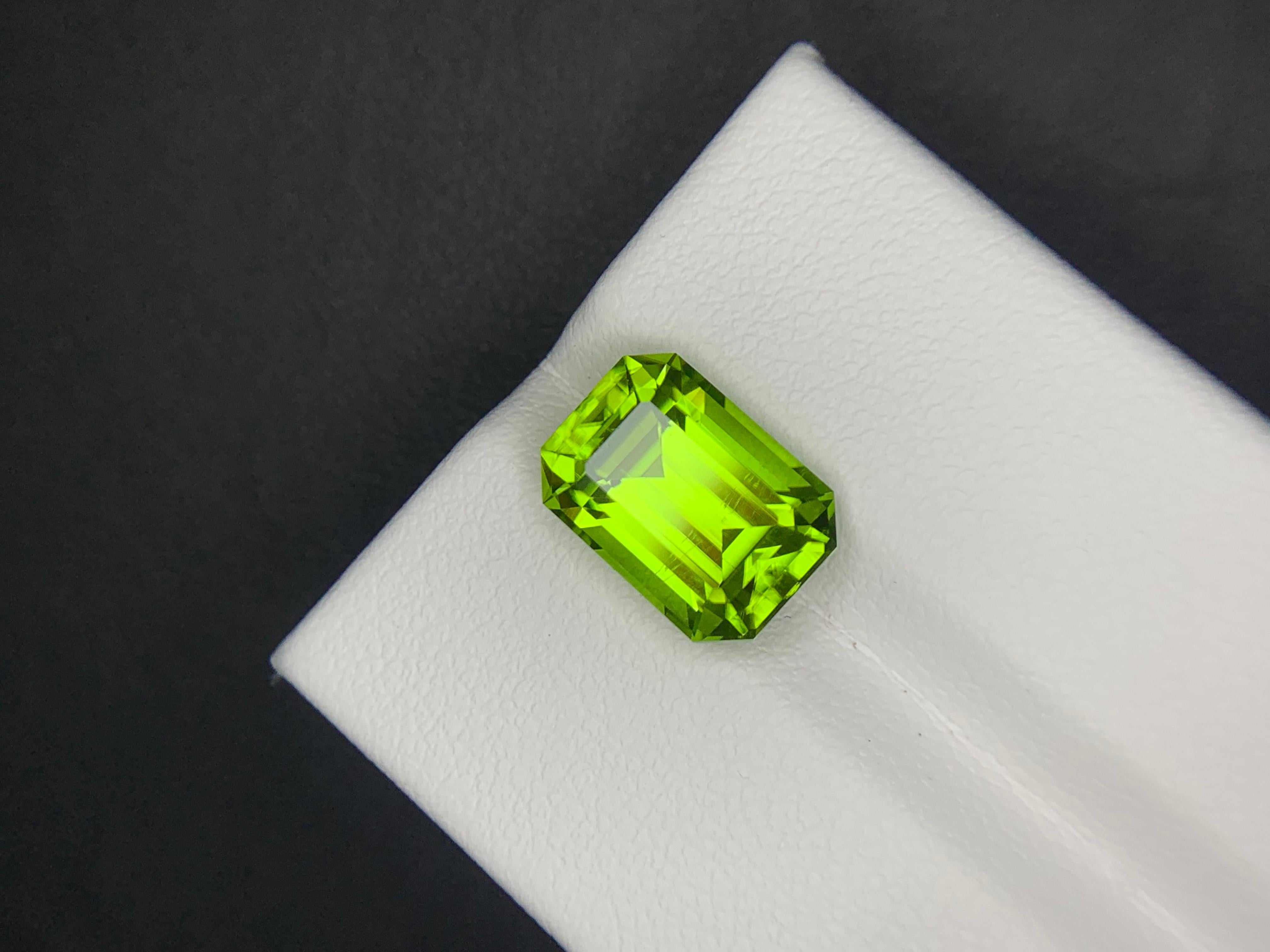 4.65 Carats Natural Loose Peridot Gemstone Emerald Cut (pierre précieuse de péridot en vrac, taille émeraude) en vente 1