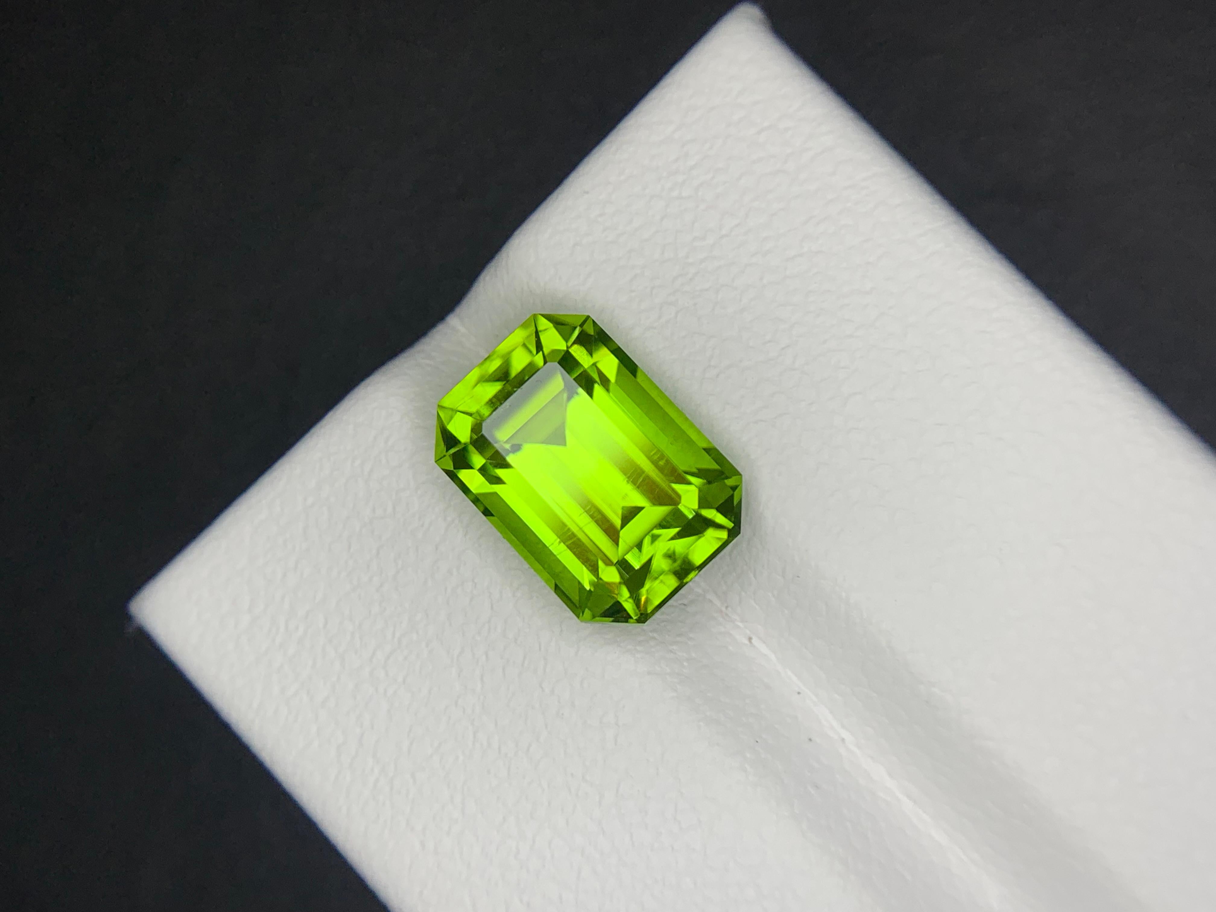 4.65 Carats Natural Loose Peridot Gemstone Emerald Cut (pierre précieuse de péridot en vrac, taille émeraude) en vente 2