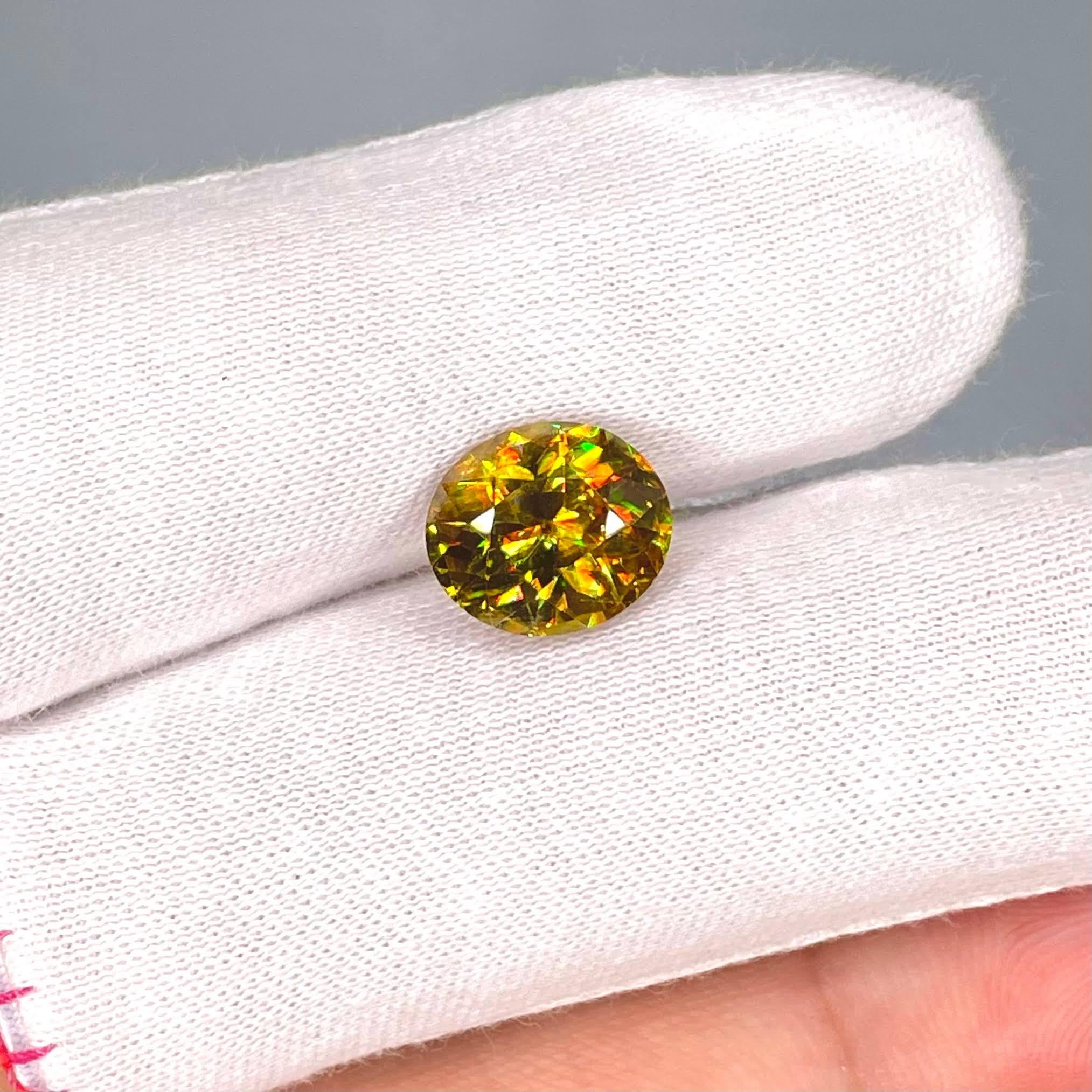 4.65 Carats Natural Loose Sphene Stone Oval Shaped Madagascar's Gemstone In New Condition In Bangkok, TH