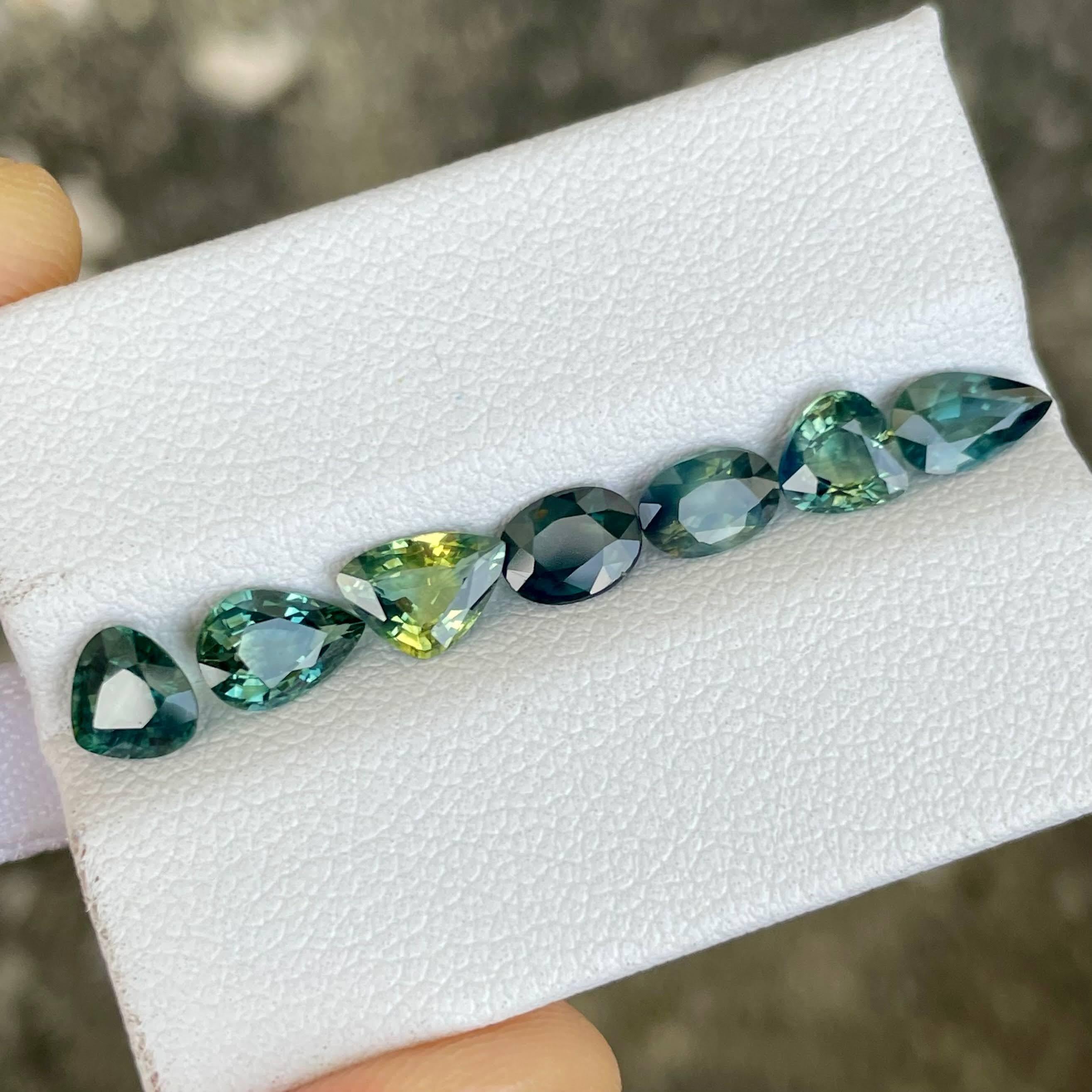 4.65 Carats Parti Sapphire Stones 7 Piece Gemstones Lot from Madagascar In New Condition For Sale In Bangkok, TH