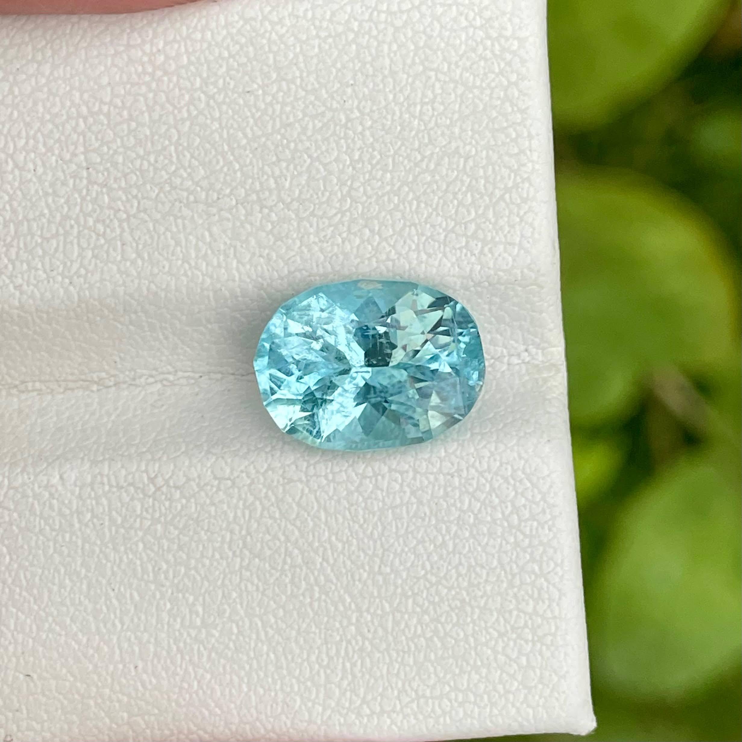 Peso 4,65 quilates 
Dimensiones 12,5x9,4x7,0 mm
Tratamiento ninguno 
Origen Nigeria 
Forma SI
Forma ovalada 
Corte oval 



La aguamarina azul mar de 4,65 quilates, tallada con maestría en una elegante talla ovalada, es un impresionante ejemplo de