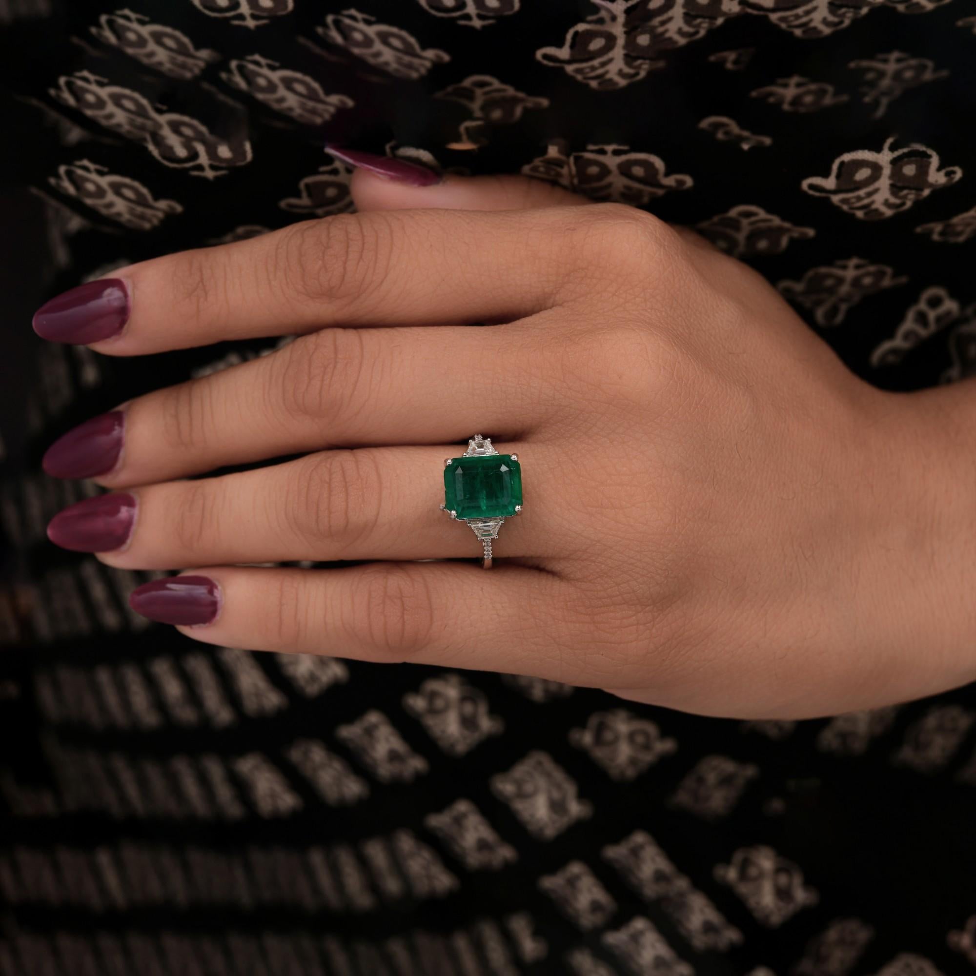 For Sale:  4.65 Ct Emerald Gemstone Cocktail Diamond Ring 18k White Gold Handmade Jewelry 2