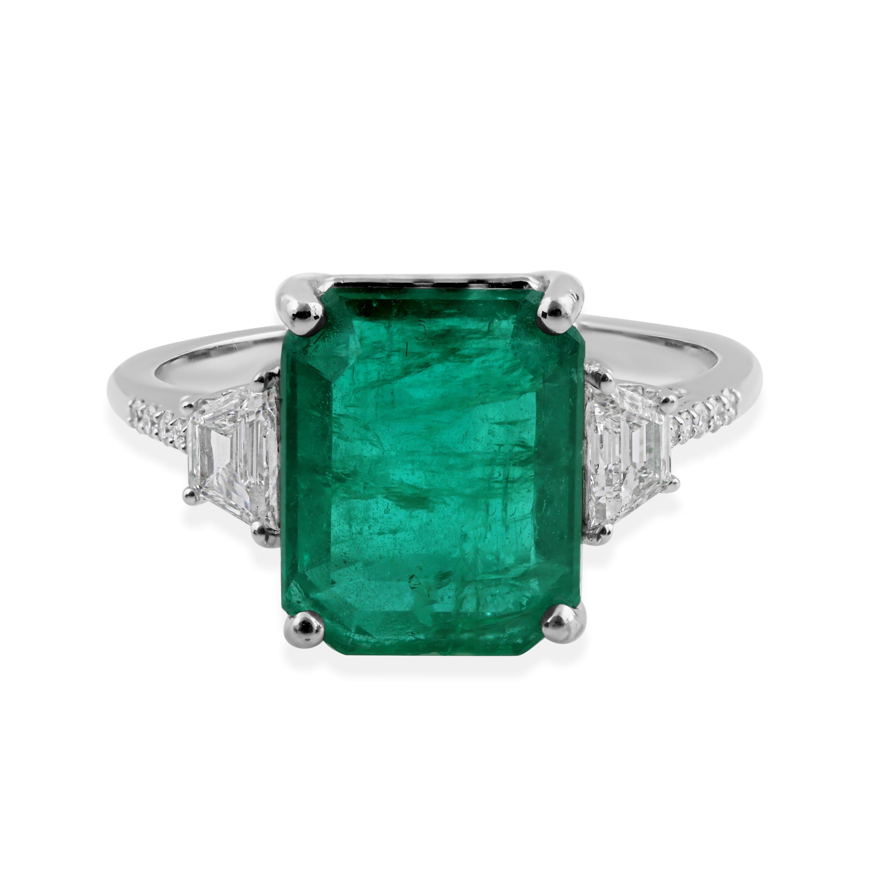 For Sale:  4.65 Ct Emerald Gemstone Cocktail Diamond Ring 18k White Gold Handmade Jewelry 3