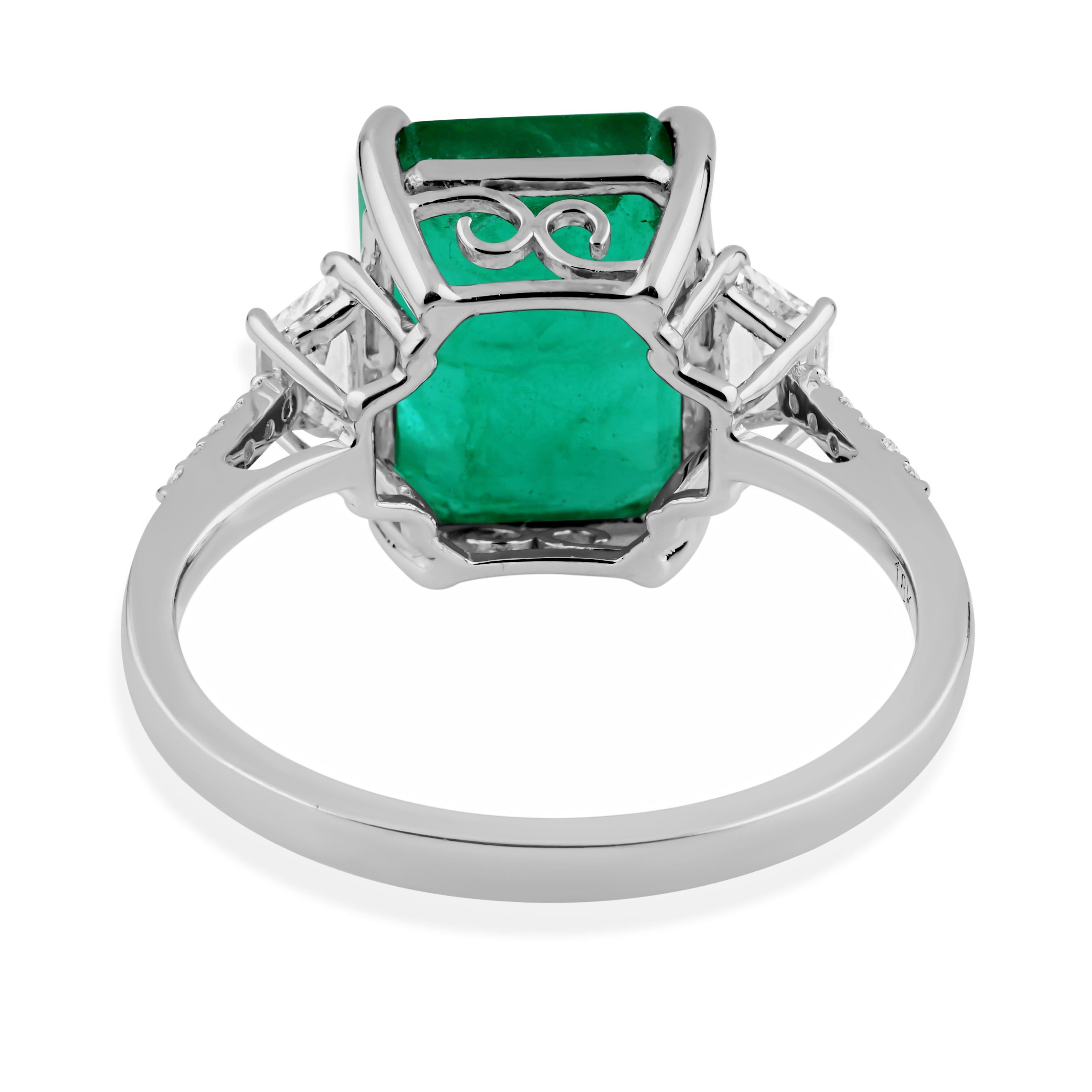 For Sale:  4.65 Ct Emerald Gemstone Cocktail Diamond Ring 18k White Gold Handmade Jewelry 4