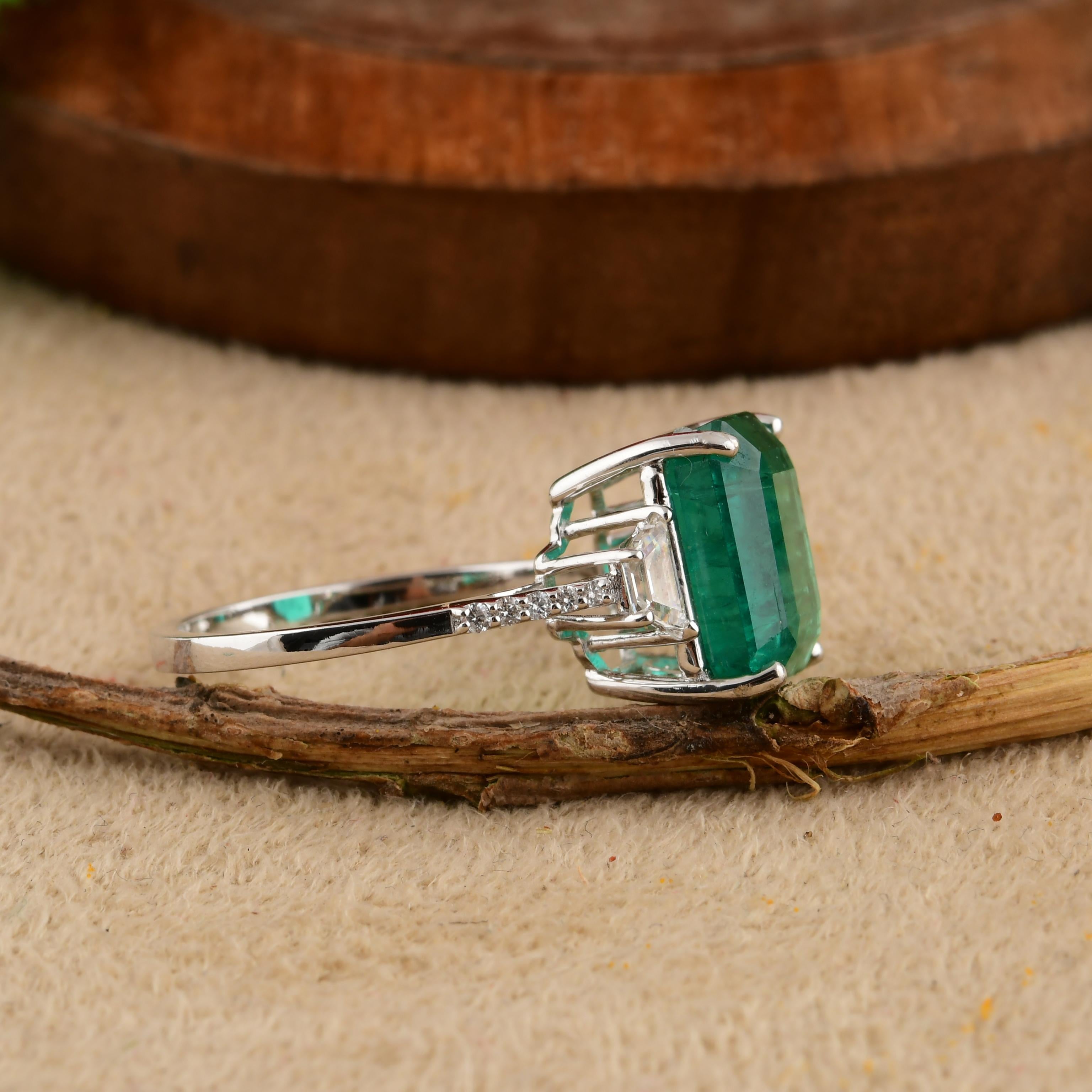 For Sale:  4.65 Ct Emerald Gemstone Cocktail Diamond Ring 18k White Gold Handmade Jewelry 5