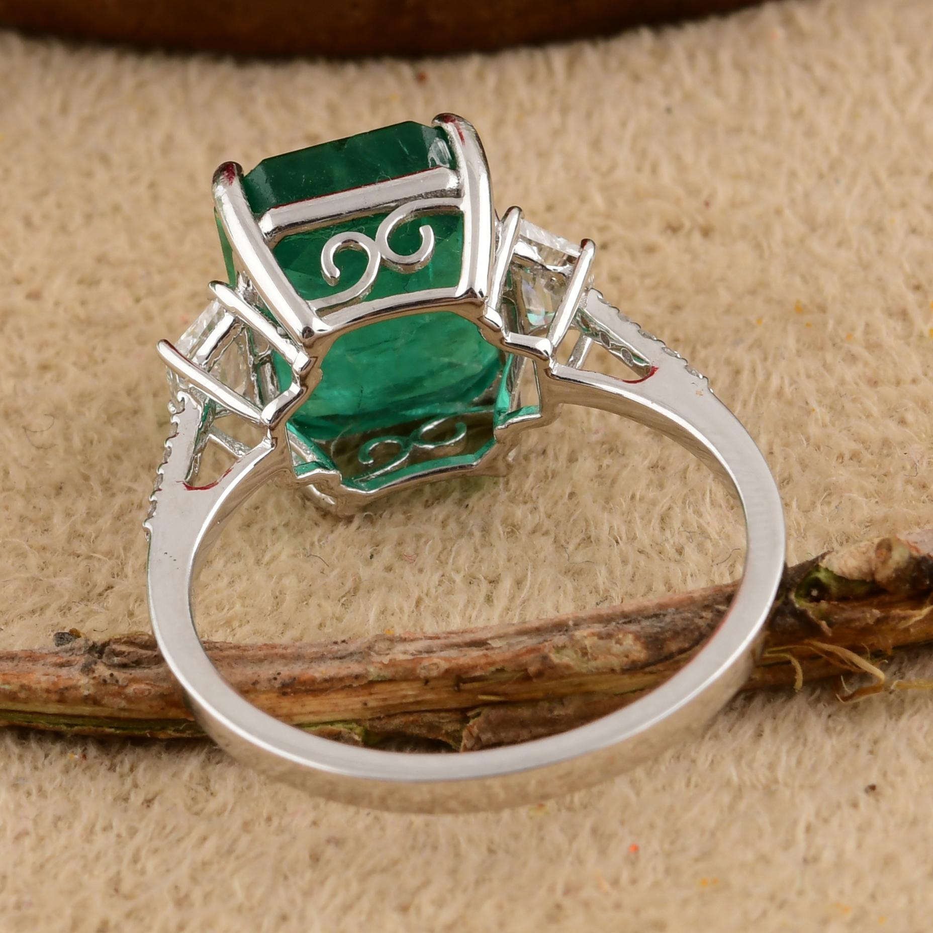For Sale:  4.65 Ct Emerald Gemstone Cocktail Diamond Ring 18k White Gold Handmade Jewelry 7