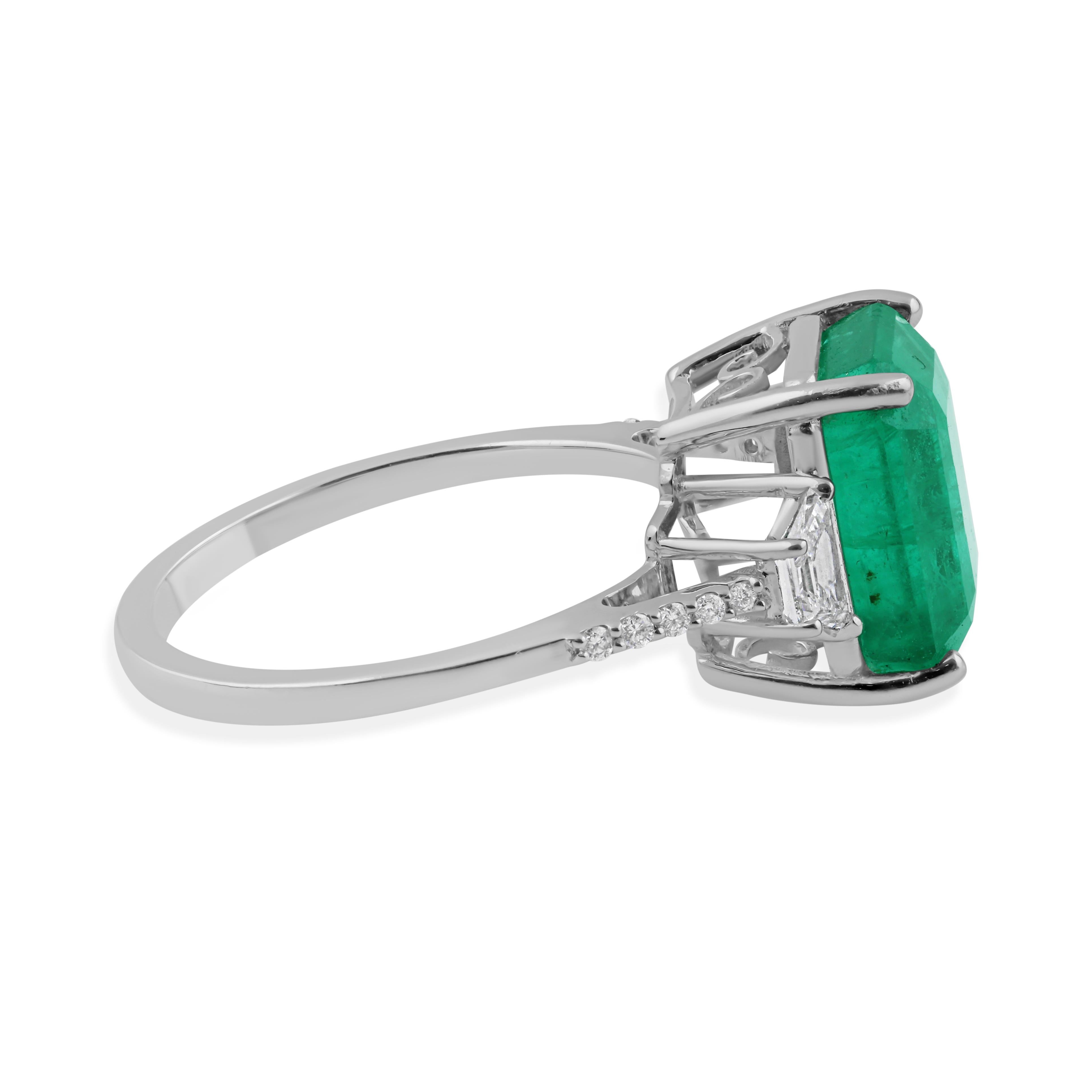 For Sale:  4.65 Ct Emerald Gemstone Cocktail Diamond Ring 18k White Gold Handmade Jewelry 8
