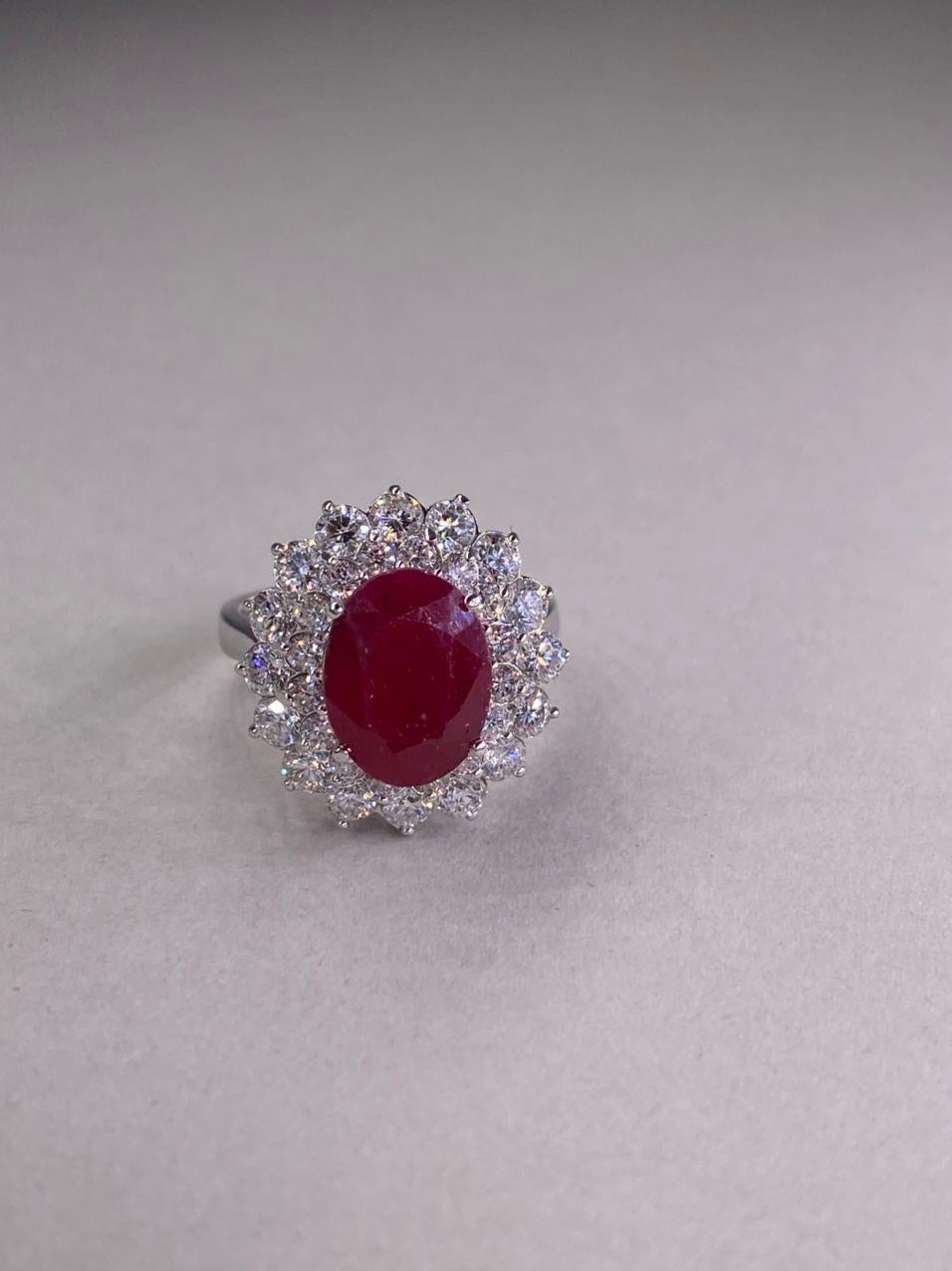 4.65 Carat Ruby  Diamond 18 Karat White Gold Ring In New Condition In Territet, CH