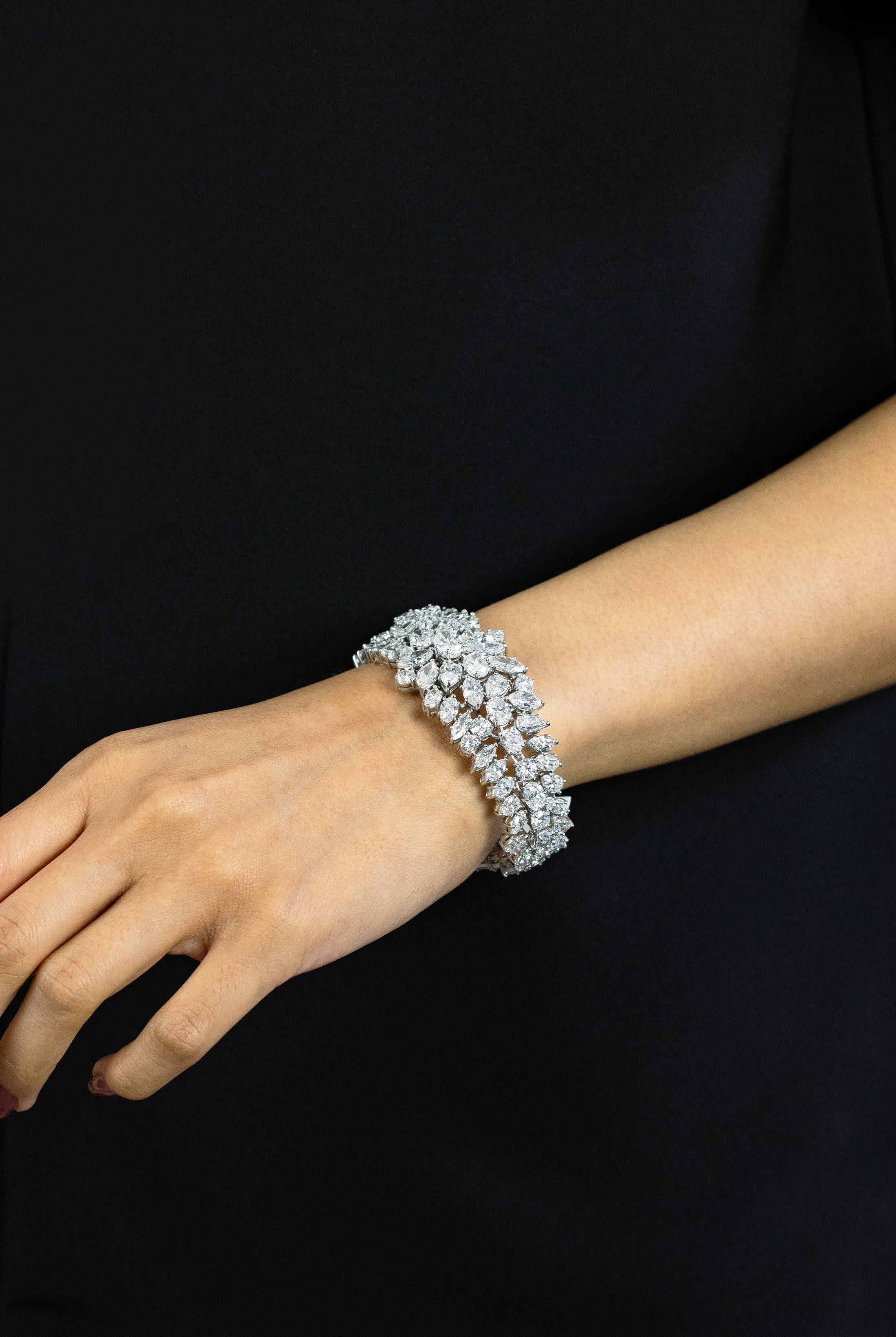 Roman Malakov Bracelet moderne avec 46,50 carats de diamants taille fantaisie au total Pour femmes en vente