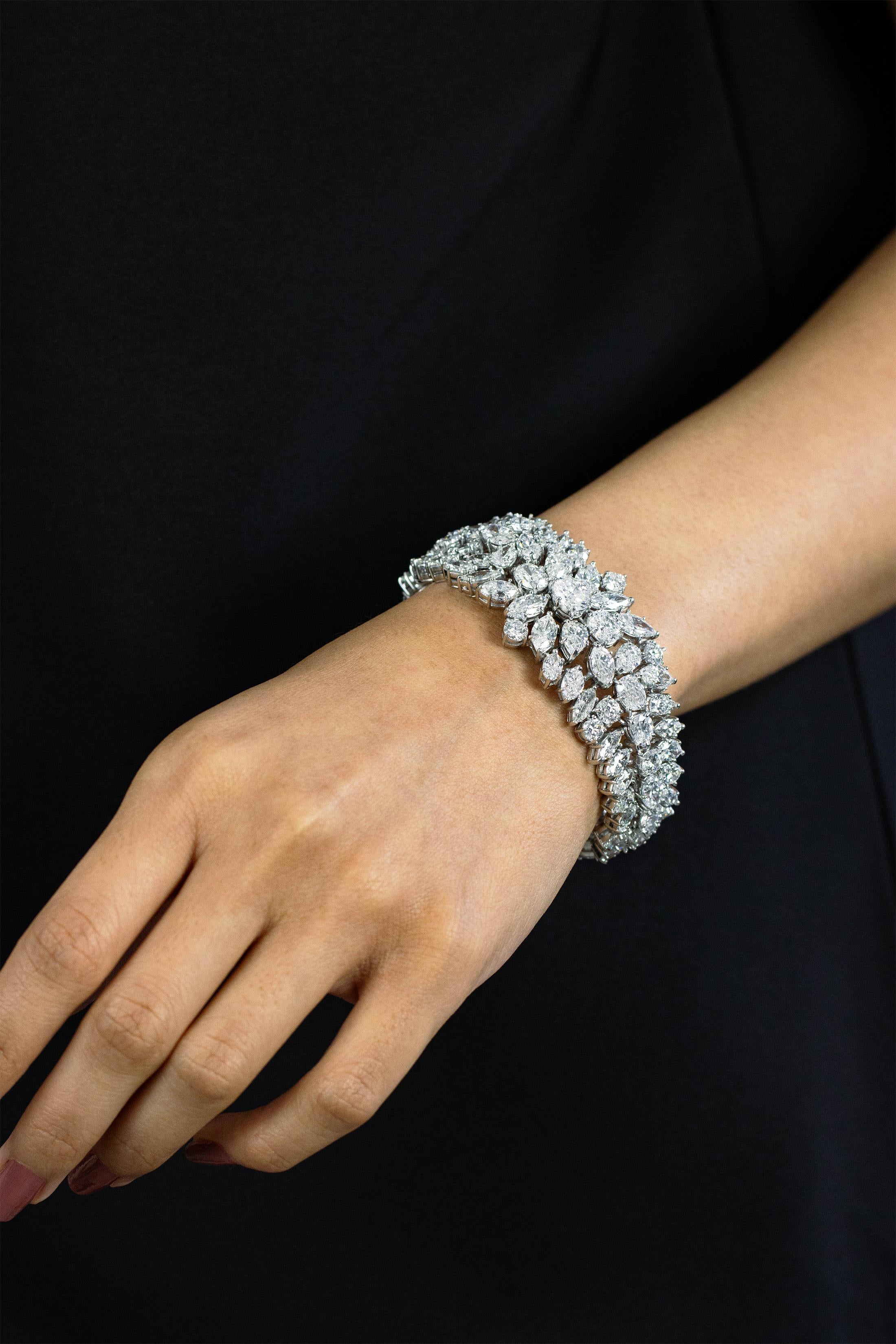 Roman Malakov Bracelet moderne avec 46,50 carats de diamants taille fantaisie au total en vente 2