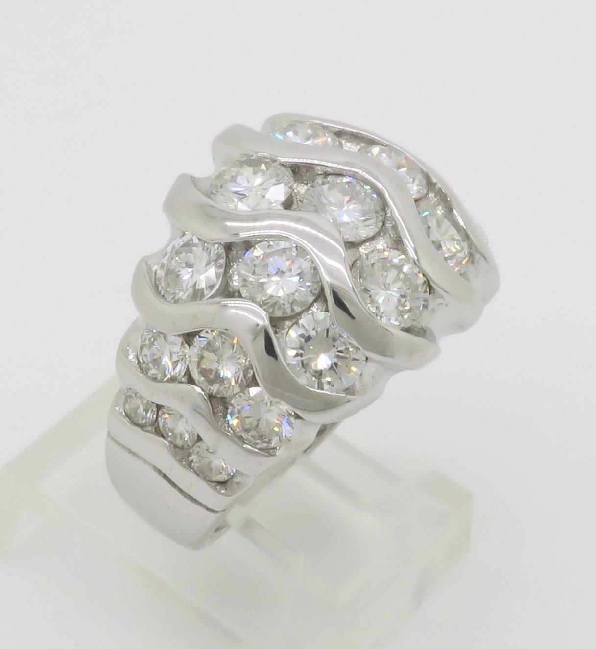 4,65 Karat Diamant-Cocktailring aus 18 Karat Weißgold im Angebot 14