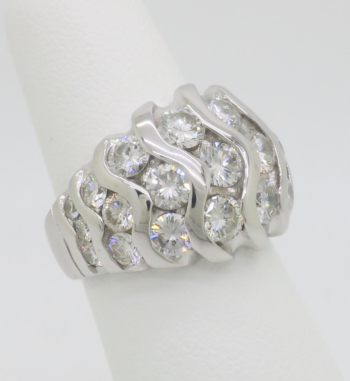 4,65 Karat Diamant-Cocktailring aus 18 Karat Weißgold im Zustand „Hervorragend“ im Angebot in Webster, NY