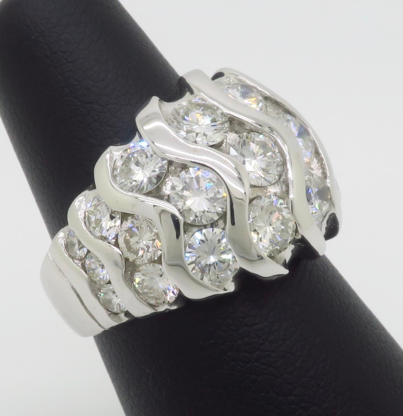 4,65 Karat Diamant-Cocktailring aus 18 Karat Weißgold im Angebot 3