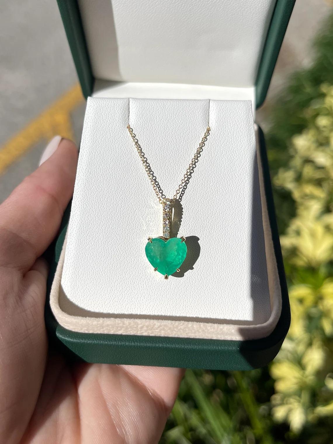 Modern 4.65tcw 18K Medium Vivid Green Heart Colombian Emerald & Diamond Bale Pendant For Sale