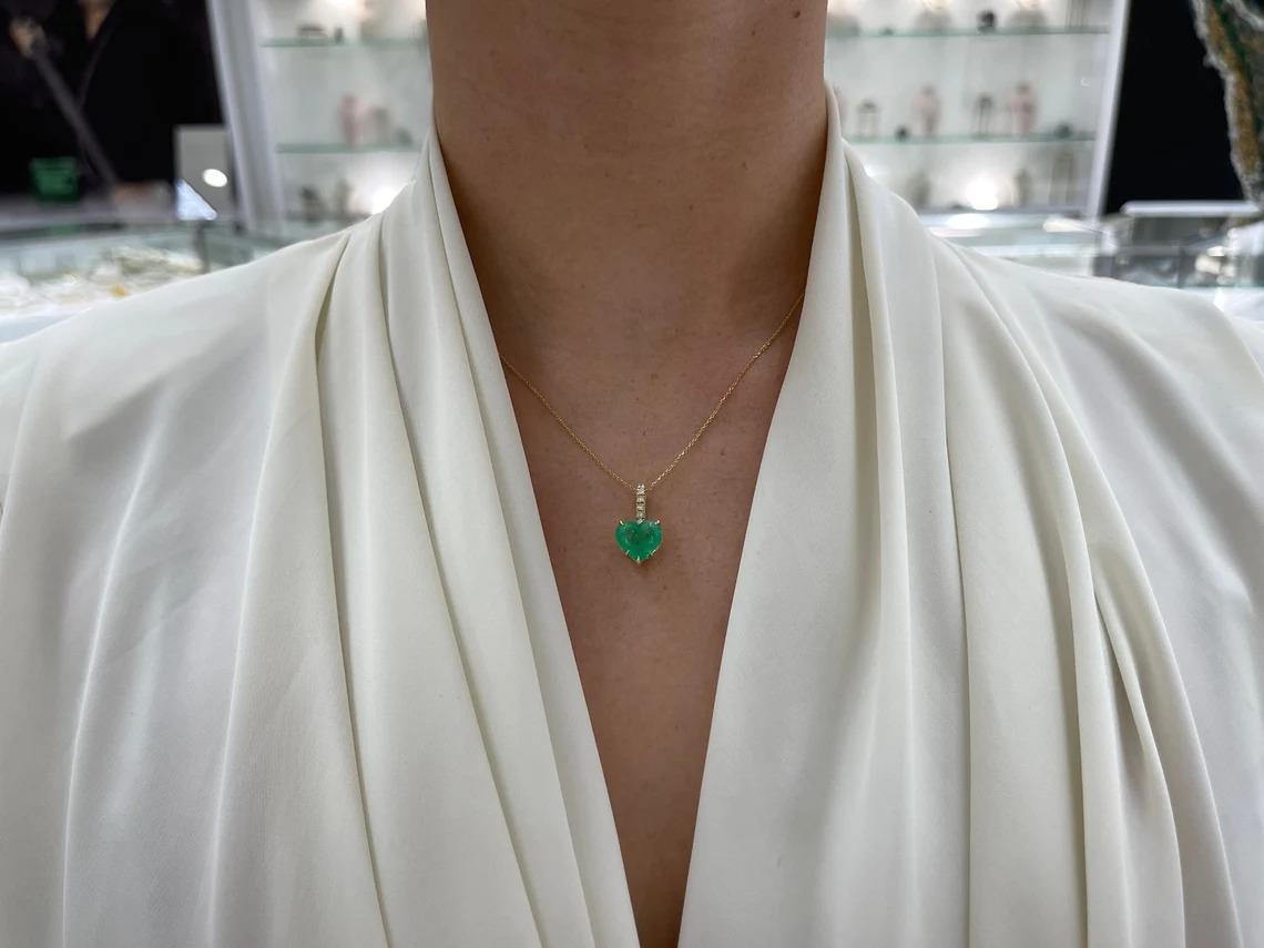4.65tcw 18K Medium Vivid Green Heart Colombian Emerald & Diamond Bale Pendant In New Condition For Sale In Jupiter, FL
