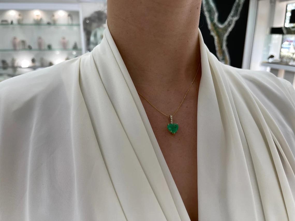 Women's 4.65tcw 18K Medium Vivid Green Heart Colombian Emerald & Diamond Bale Pendant For Sale