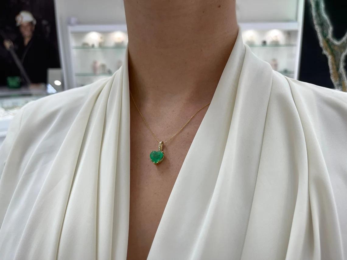 4.65tcw 18K Medium Vivid Green Heart Colombian Emerald & Diamond Bale Pendant For Sale 1