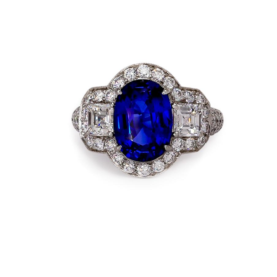 Taille carrée Bague en diamants et saphir bleu de 4,66 carats en vente