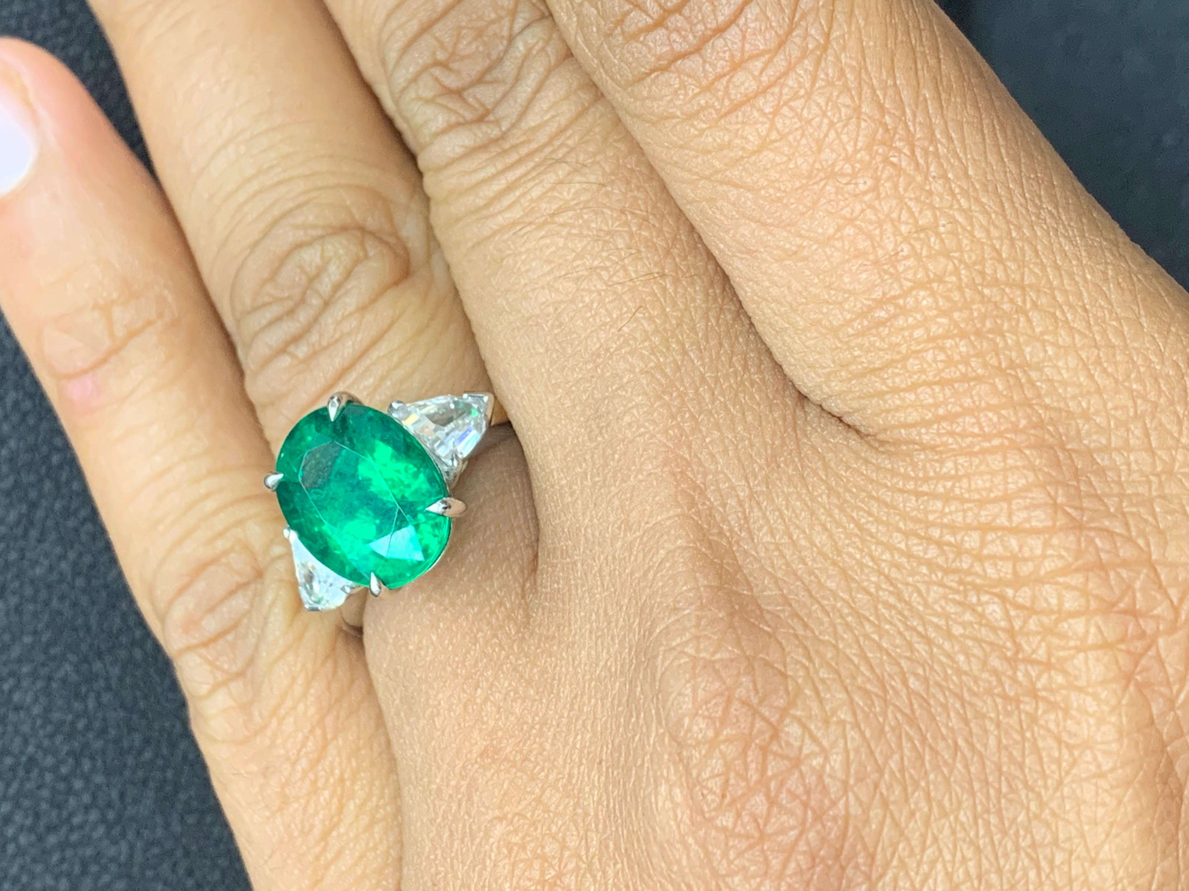 4.66 Carat Oval Cut Emerald and Diamond Engagement Ring in Platinum For Sale 5