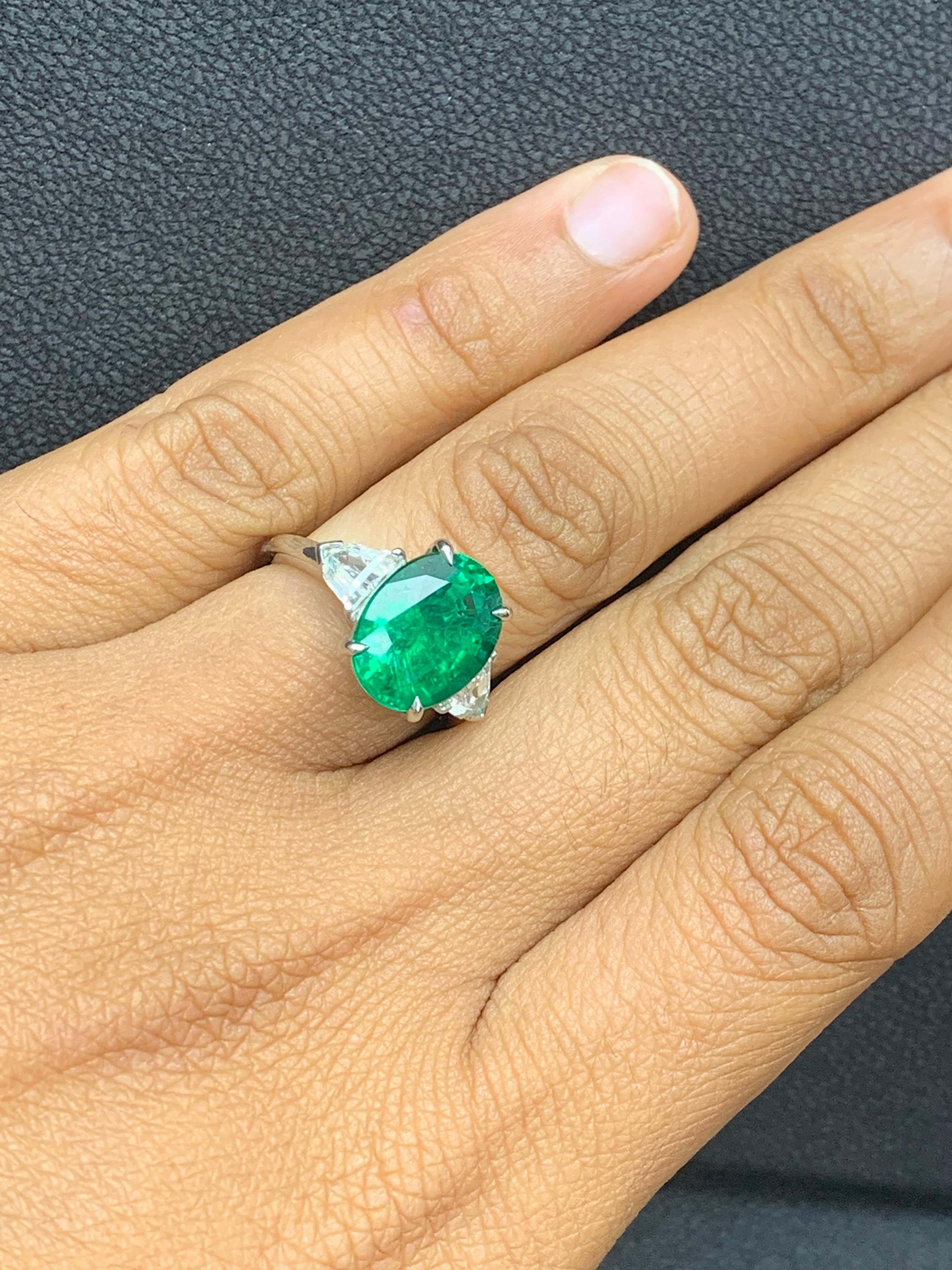 4.66 Carat Oval Cut Emerald and Diamond Engagement Ring in Platinum For Sale 12