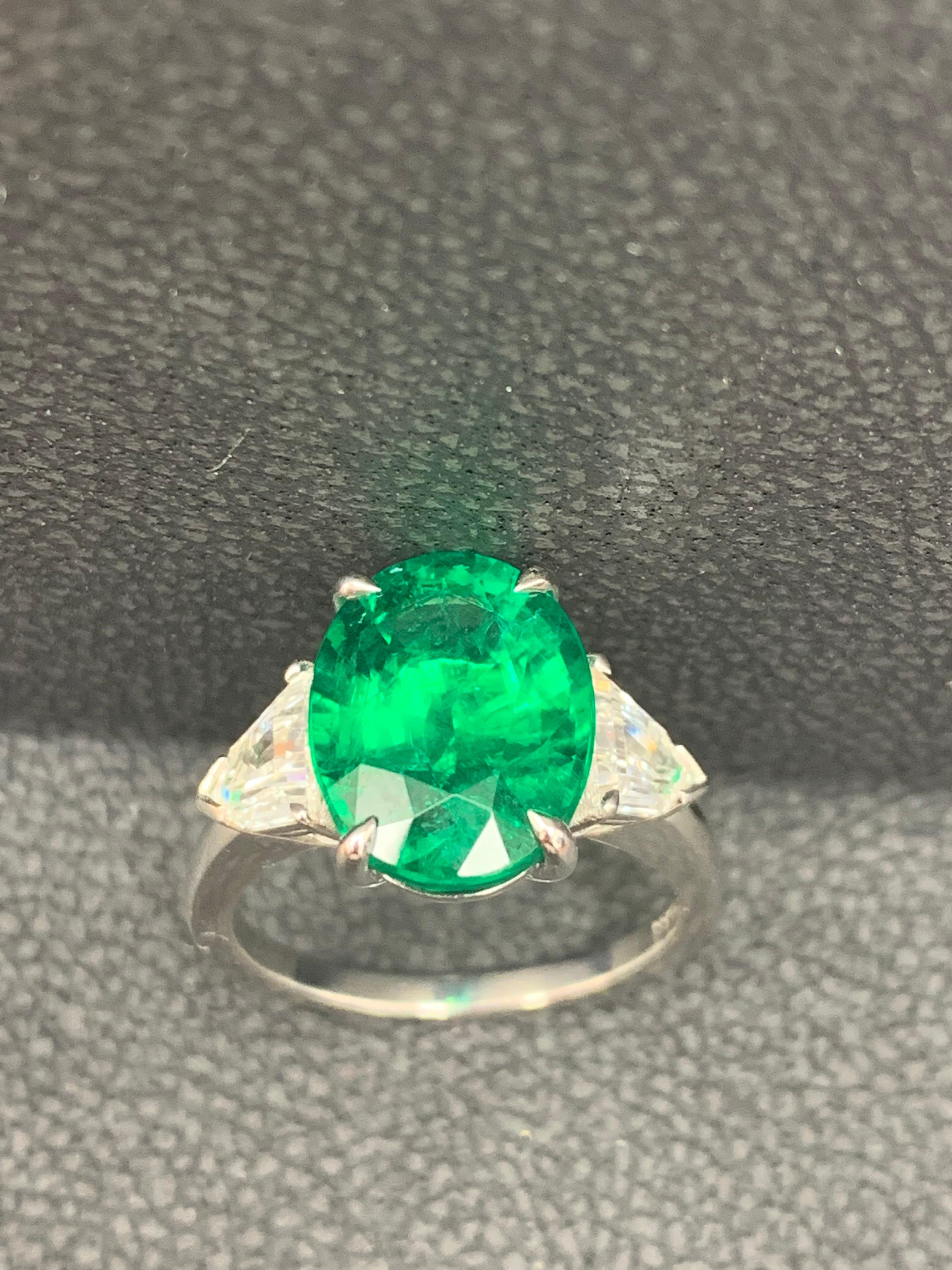 4.66 Carat Oval Cut Emerald and Diamond Engagement Ring in Platinum For Sale 2