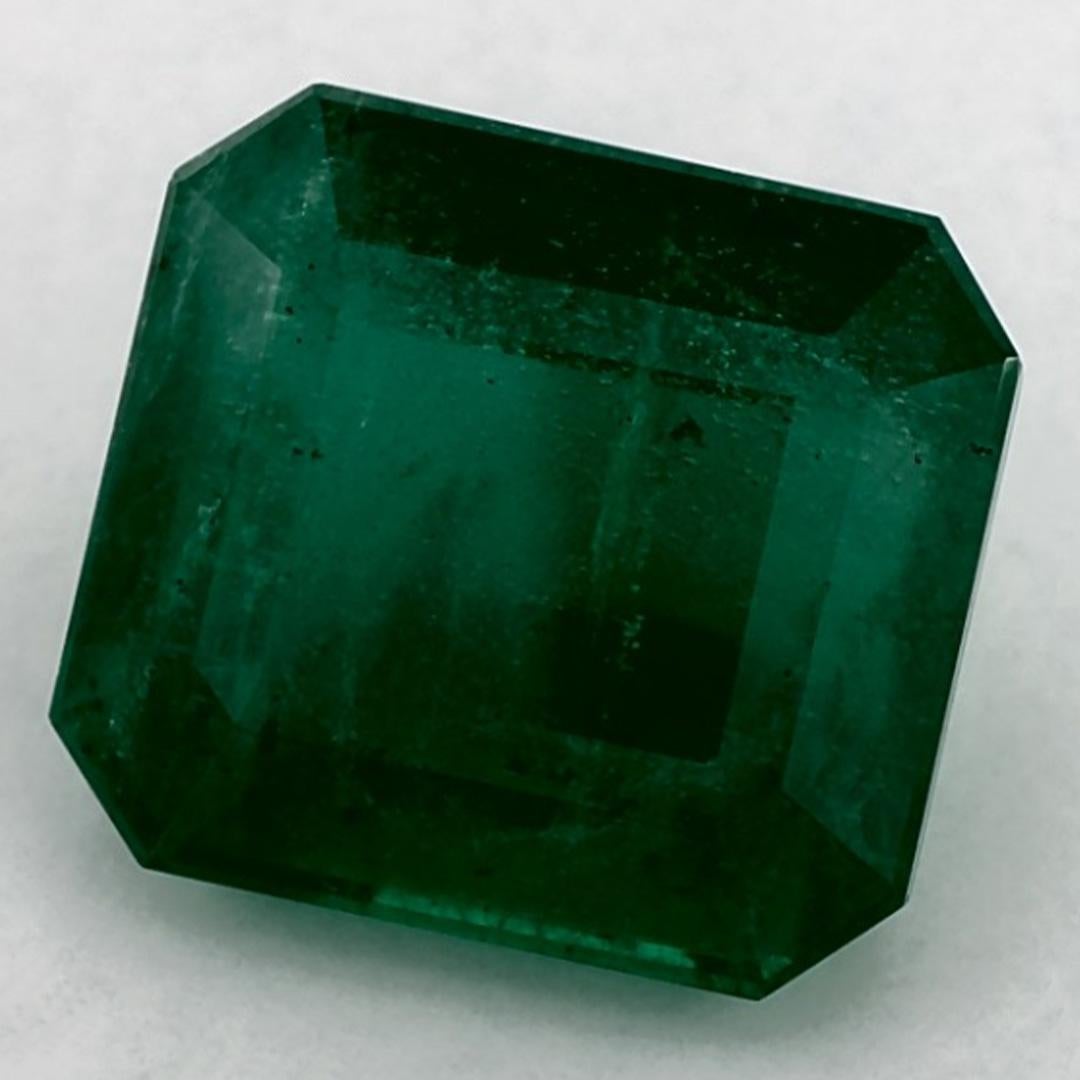 Con un vibrante tono verde, la piedra de nacimiento de mayo es un símbolo del renovado crecimiento primaveral. 

Explora la vibrante colección de esmeraldas, rubíes y zafiros de nuestra tienda, disponibles como gemas sueltas y combinadas con nuestra