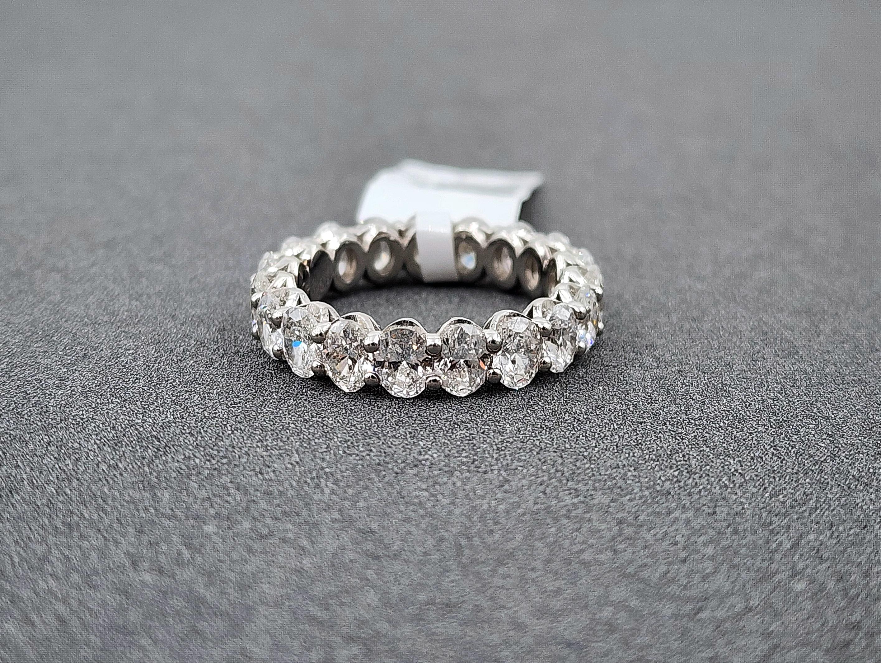 4.66 ct Oval Diamant Eternity Band im Angebot 1