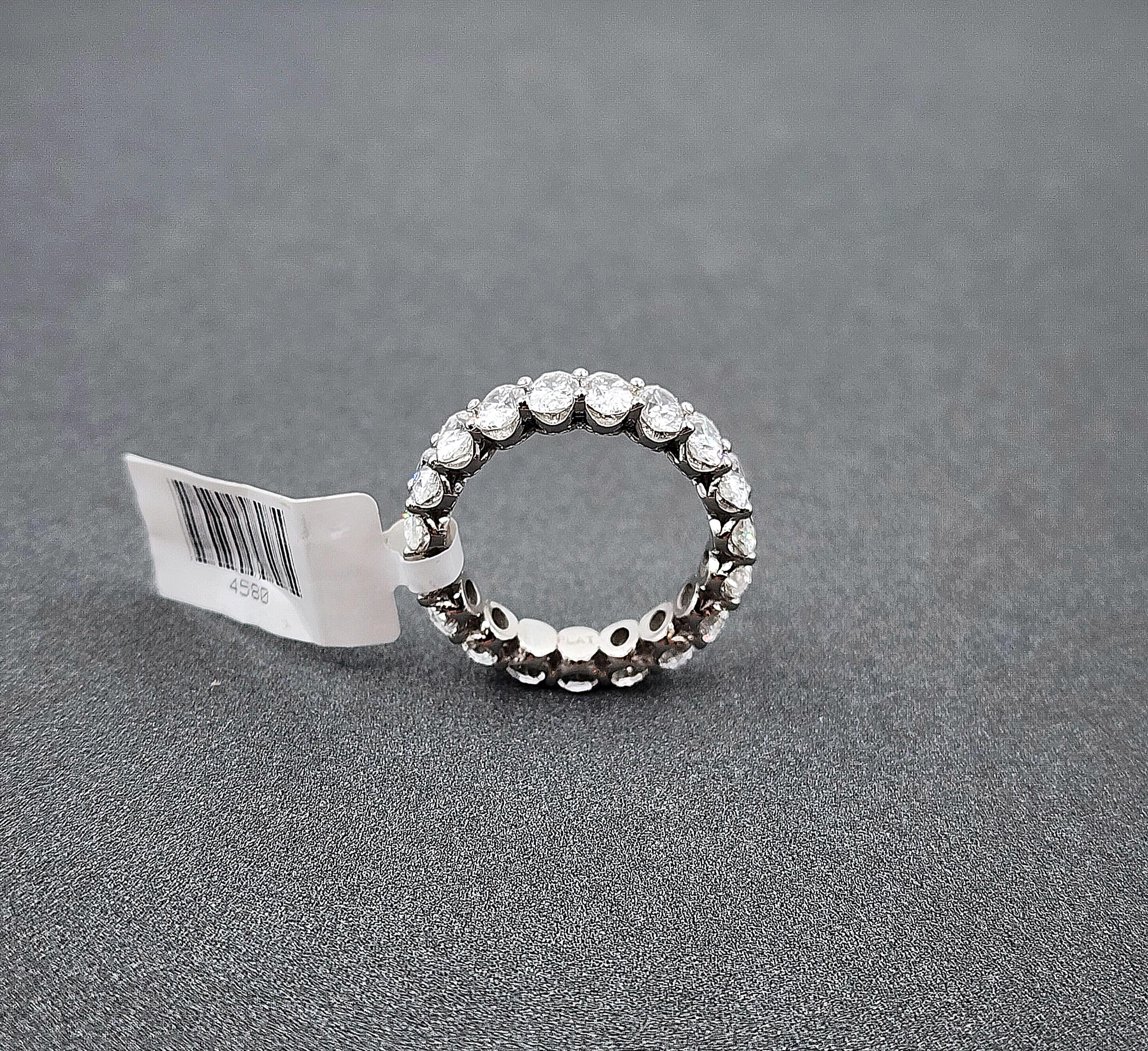 4.66 ct Oval Diamant Eternity Band im Angebot 3
