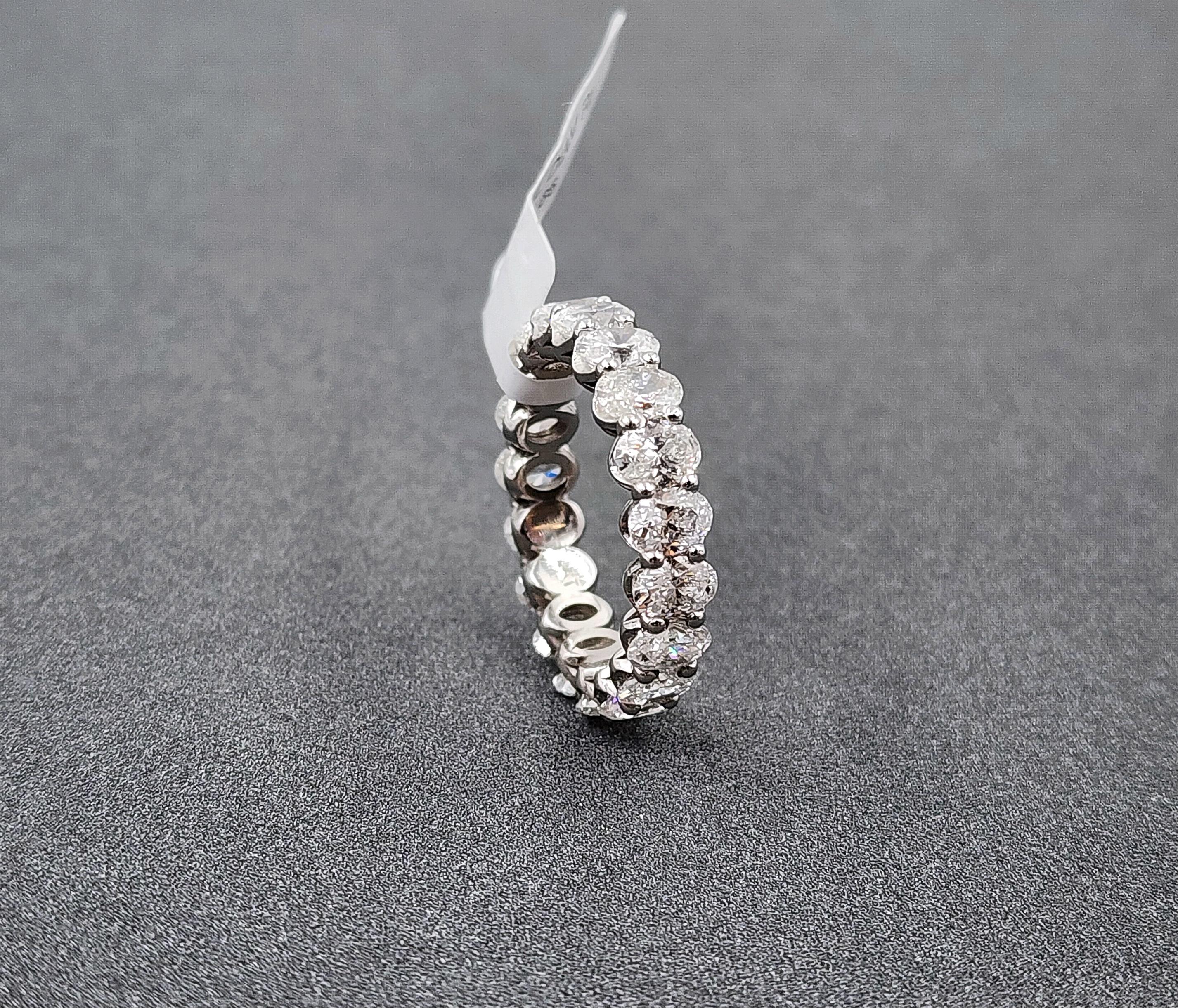 4.66 ct Oval Diamant Eternity Band im Zustand „Neu“ im Angebot in Chicago, IL
