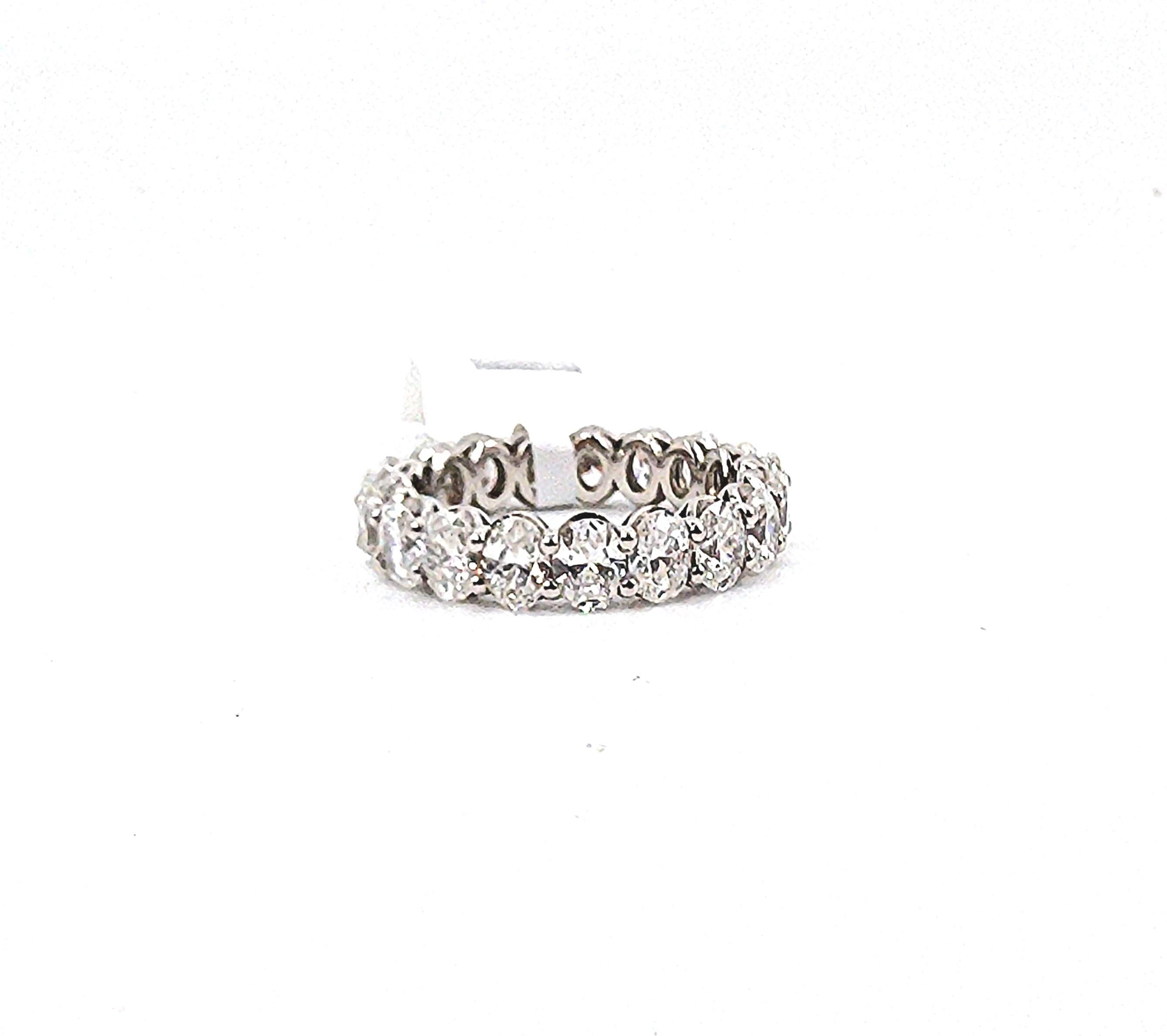 4.66 ct Oval Diamant Eternity Band im Angebot 5
