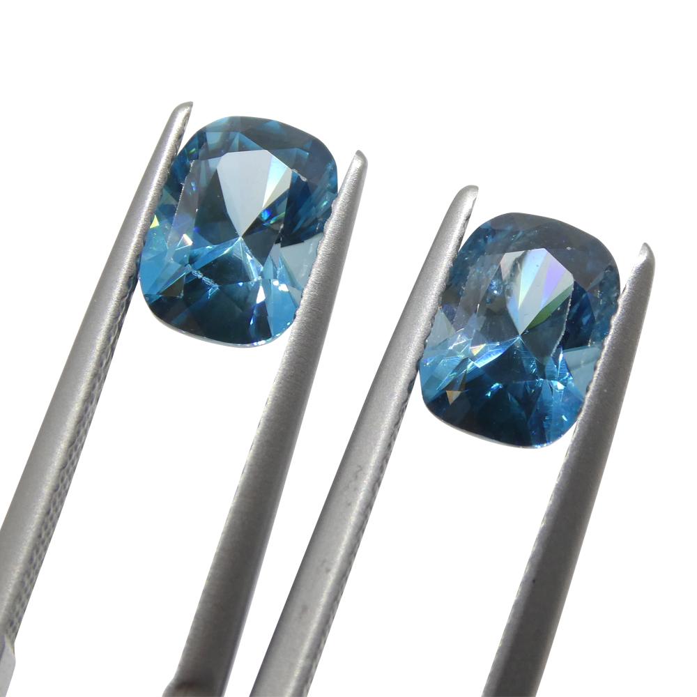 Paire de zircons bleus coussinés de 4.66ct du Cambodge, taillés en diamant en vente 3