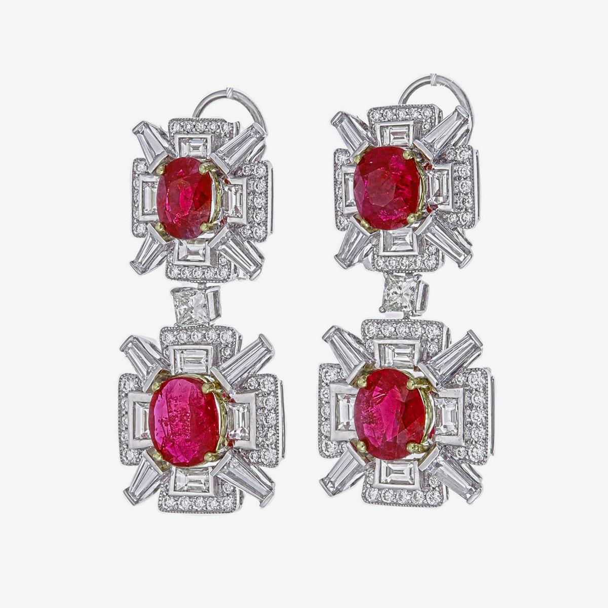 Modernista Orecchini con rubino birmano senza calore e diamanti da 4,67 carati in oro bianco da 18 carati in vendita