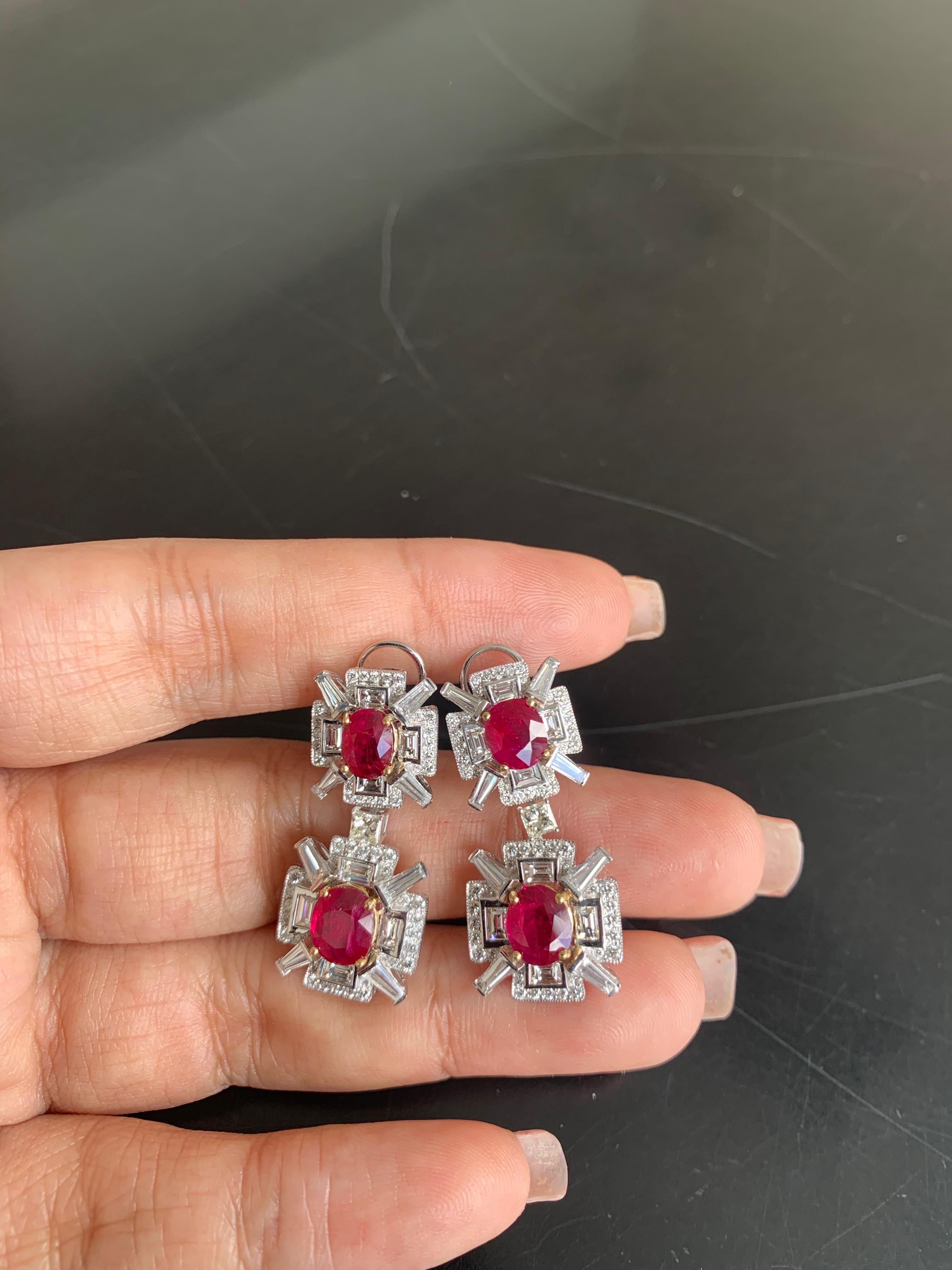 Taglio ovale Orecchini con rubino birmano senza calore e diamanti da 4,67 carati in oro bianco da 18 carati in vendita