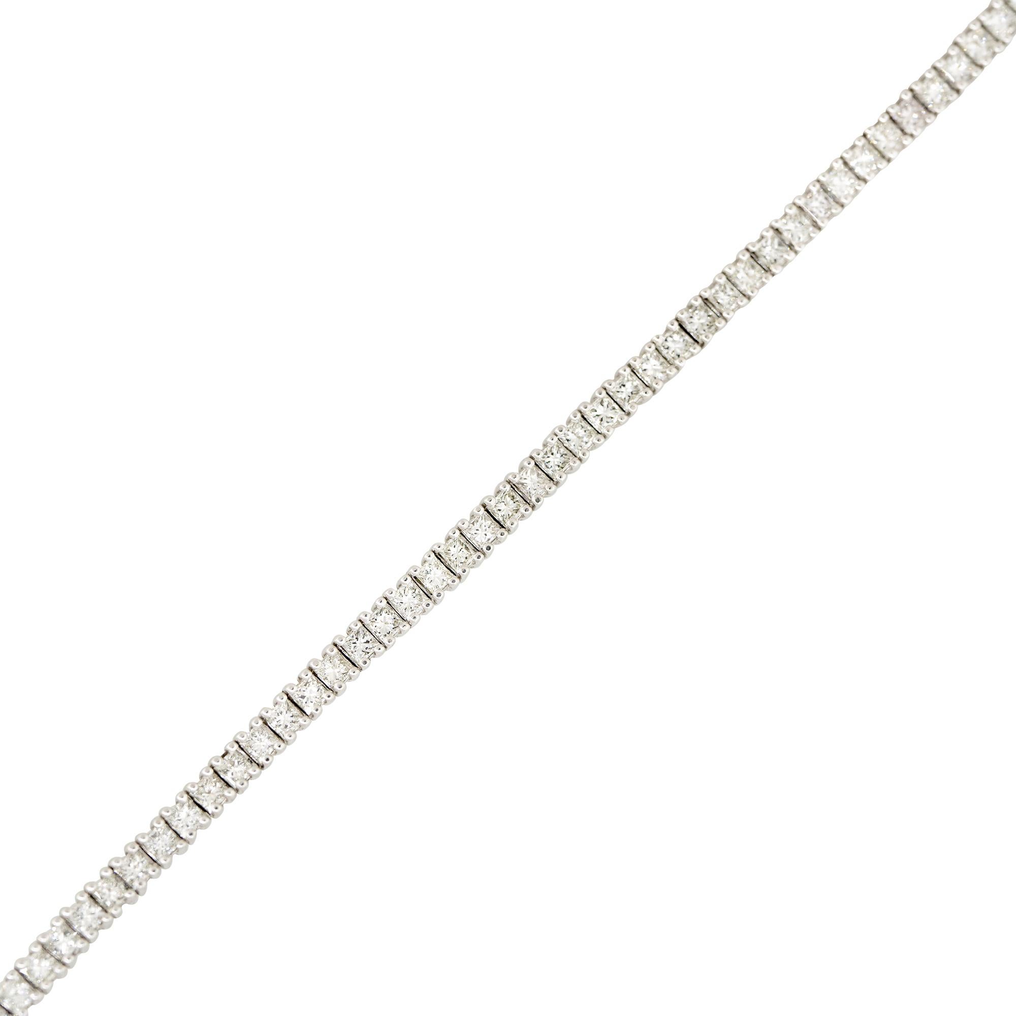 14k Weißgold 4,67ctw Prinzessinnenschliff Diamant-Tennis-Armband
MATERIAL: 14k Weißgold
Diamanten Details: Ungefähr 4,67ctw von Diamanten im Princess-Schliff. Insgesamt gibt es 67 Steine. Diamanten sind ungefähr G/H in Farbe und ungefähr VS in