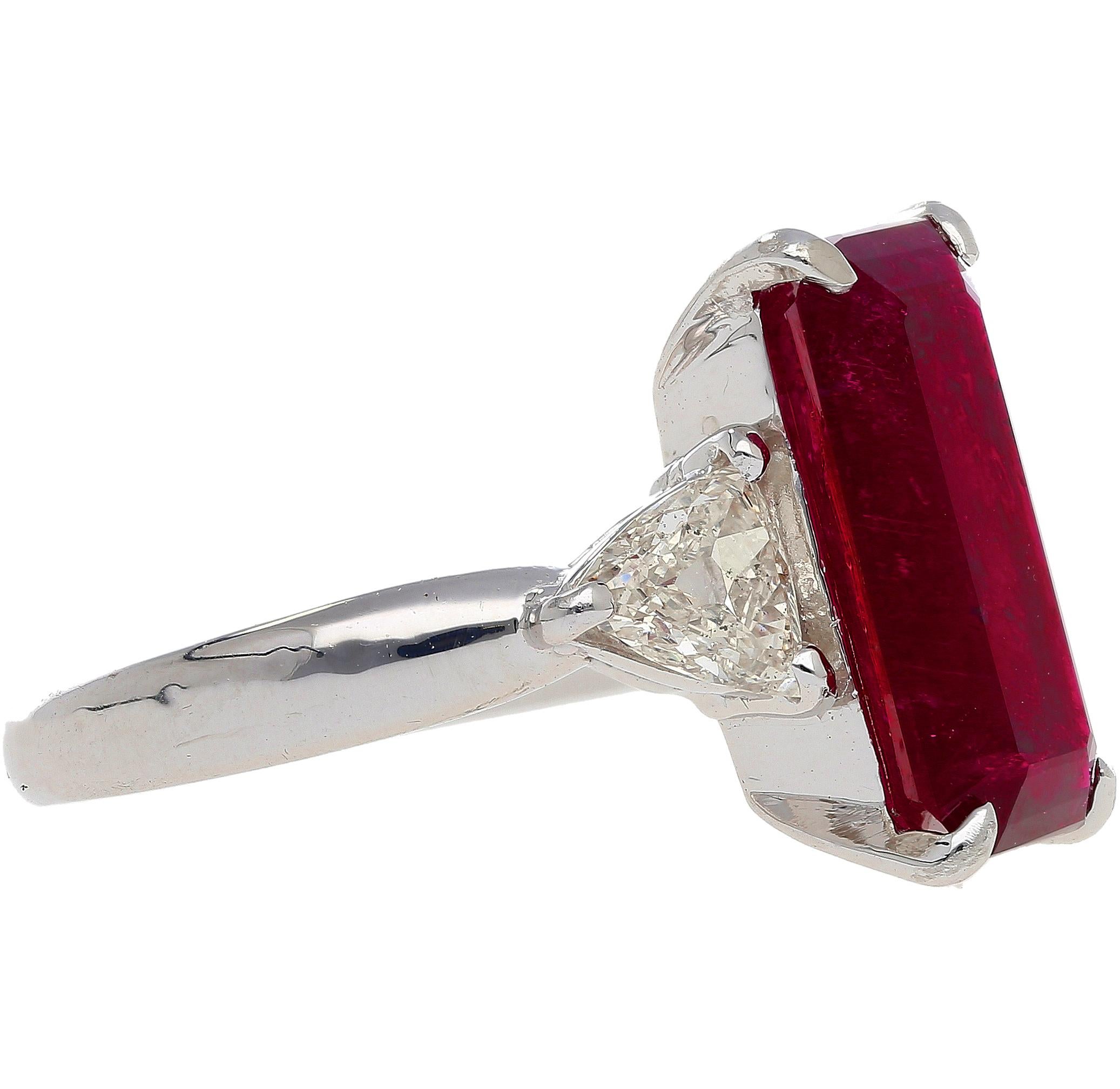 Bague avec tourmaline rouge de 4,67 carats et diamants Unisexe en vente